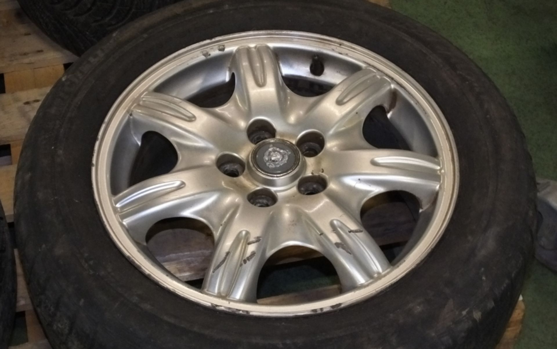4 Jaguar 225/55 R16 alloy wheels with Jaguar centre caps - Please note there will be a loa - Image 2 of 2