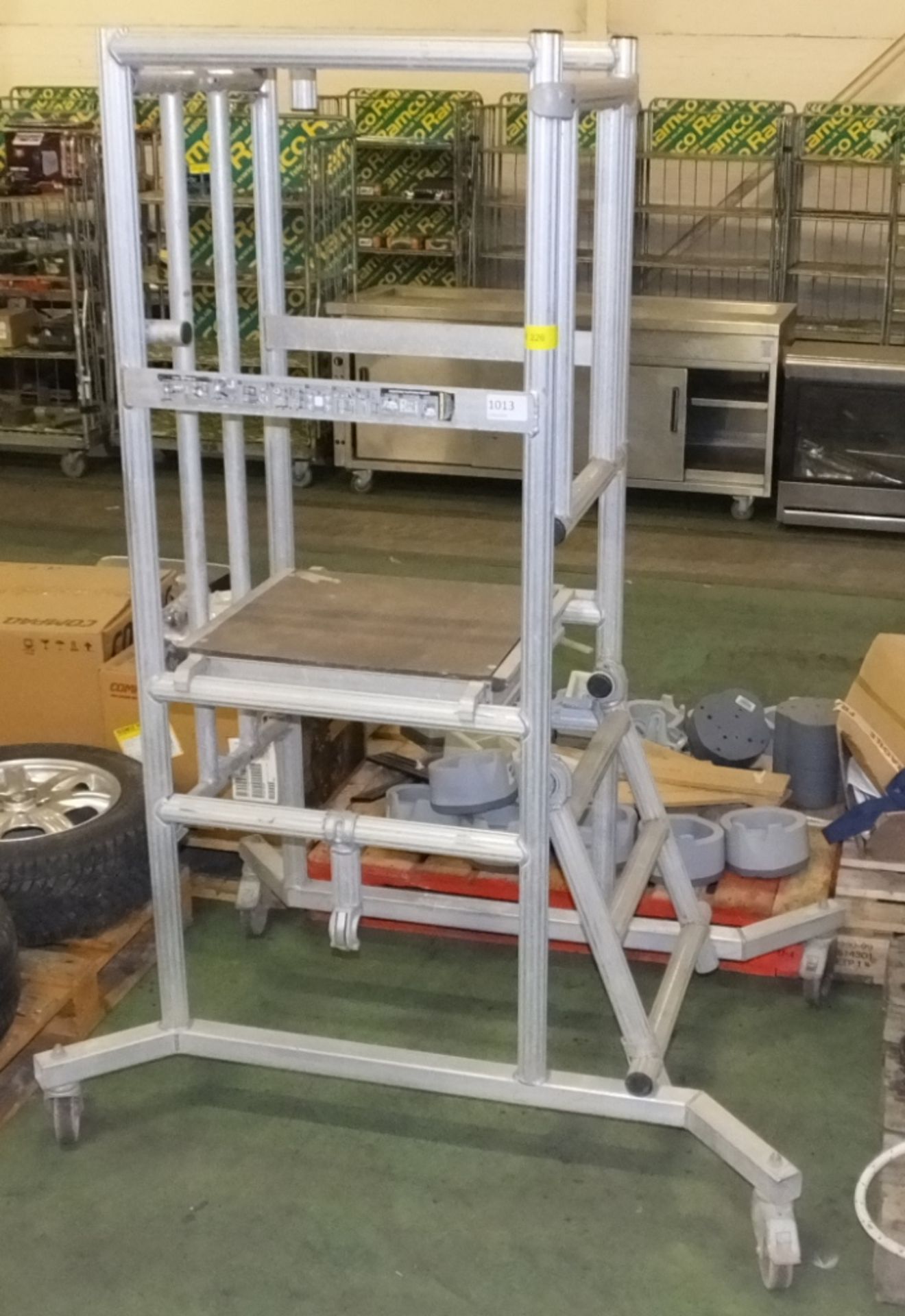 Youngs P1000 Adjustable Height Platform