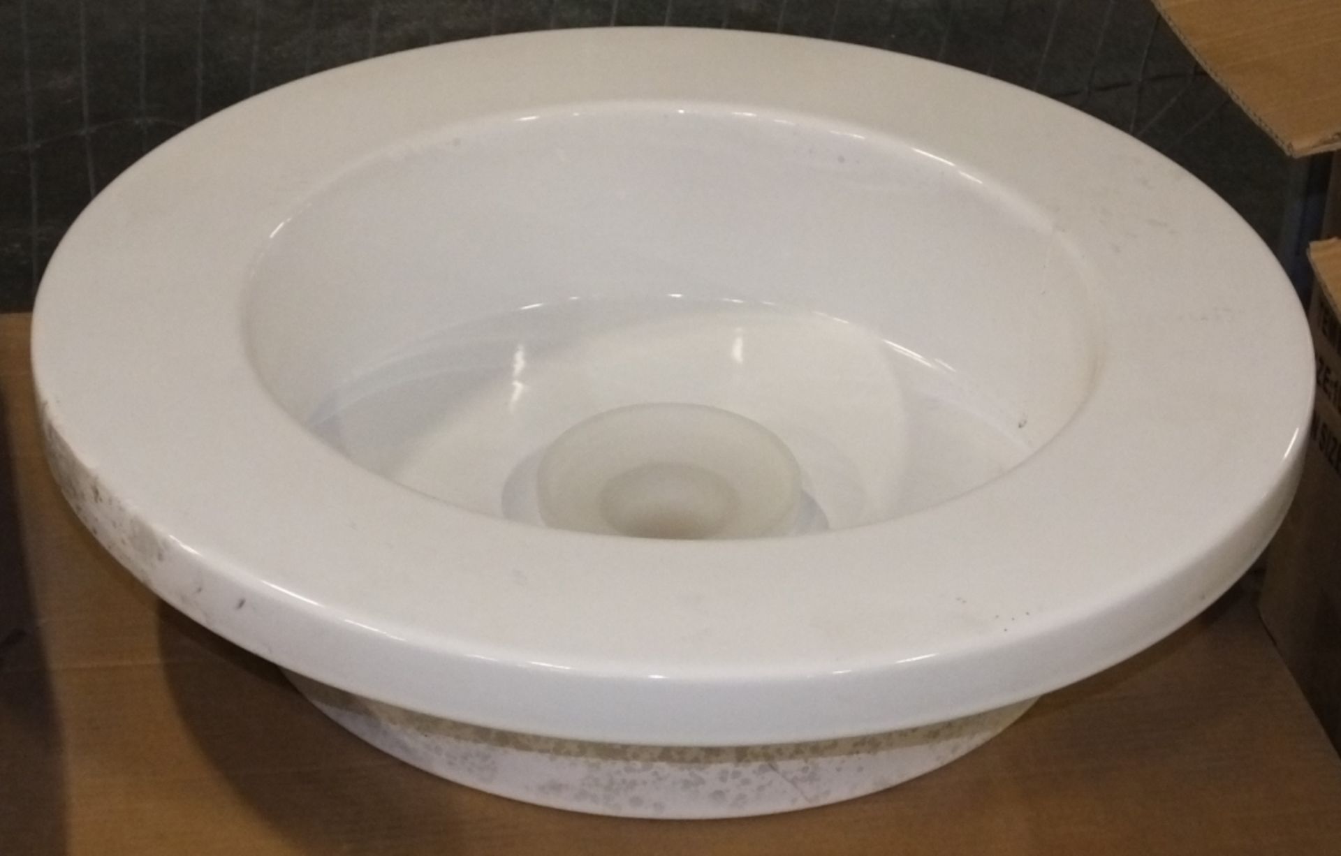 6x White Stone Round Sink Basins - WS02401F - Image 2 of 3