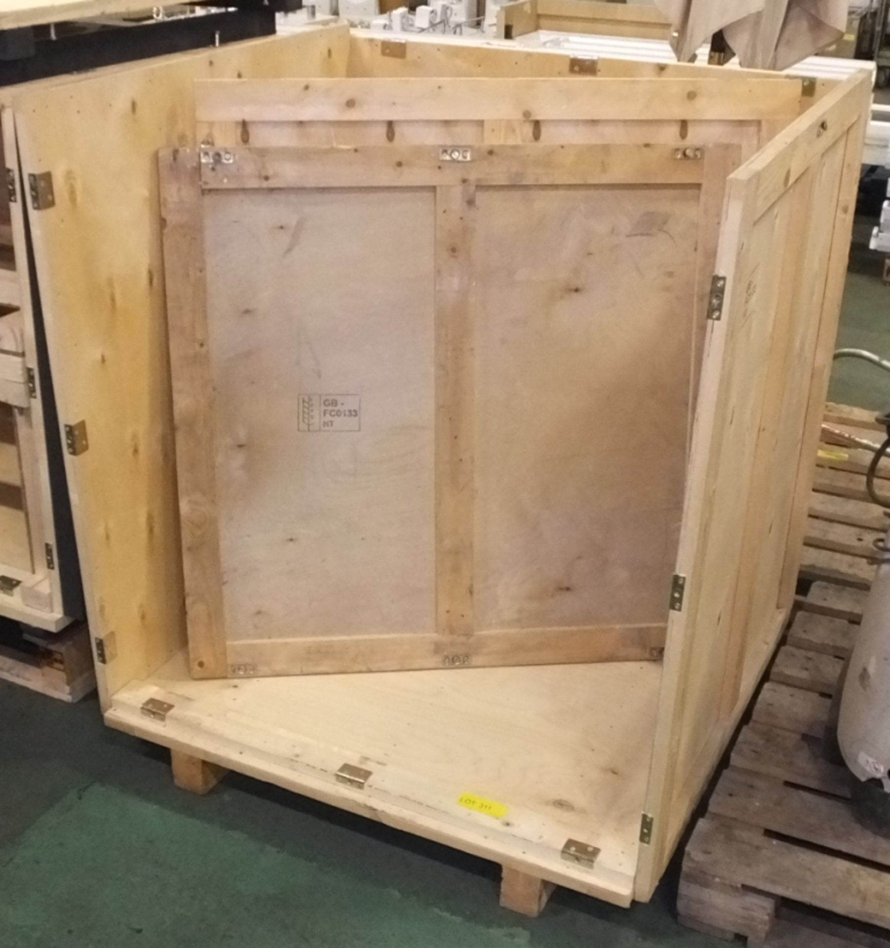 Heat treated wooden transit box