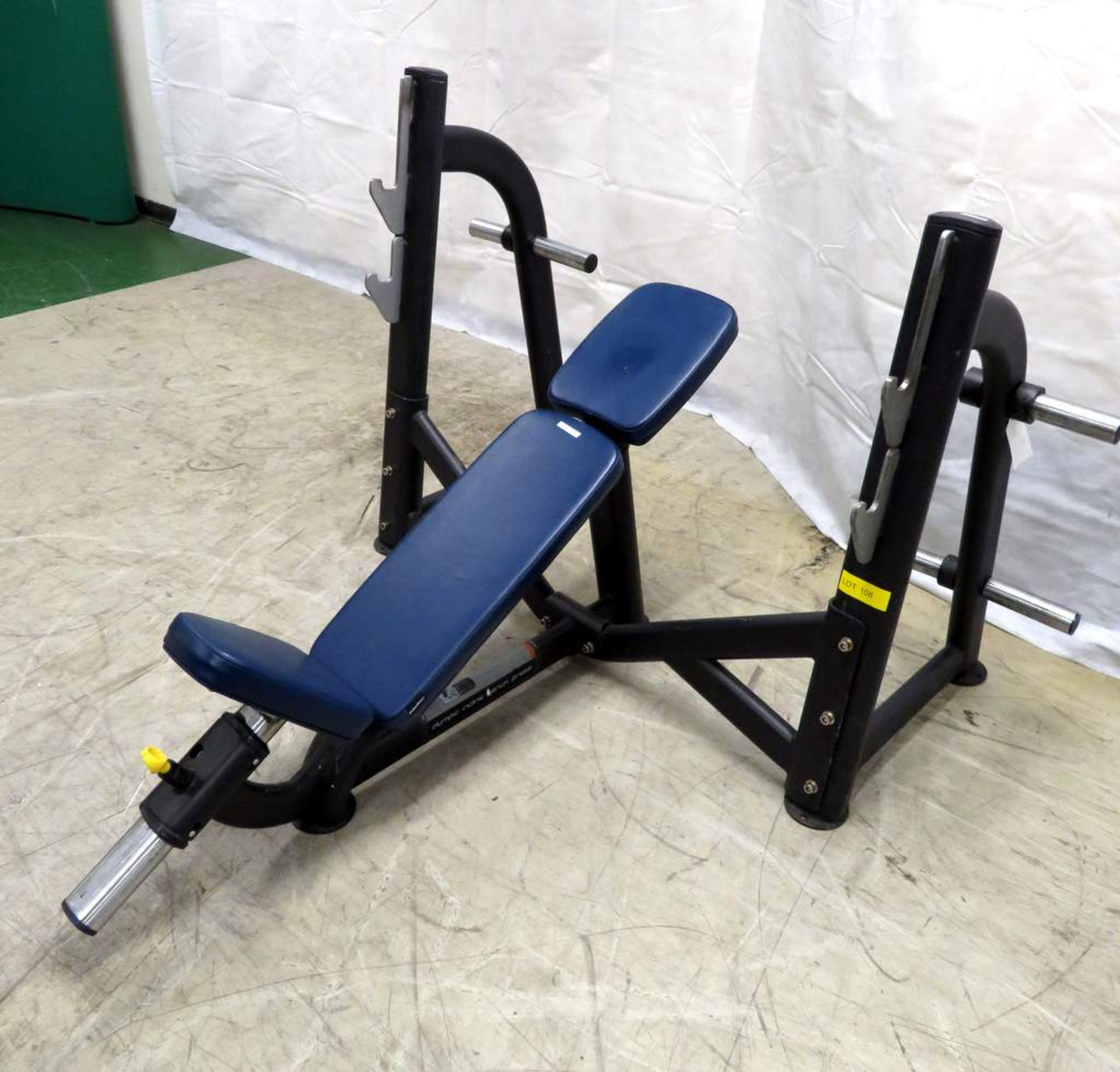 Pulse Fitness - Olympic Incline Bench Press - Image 3 of 9