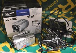 Sony Handycam DCR-SR58.