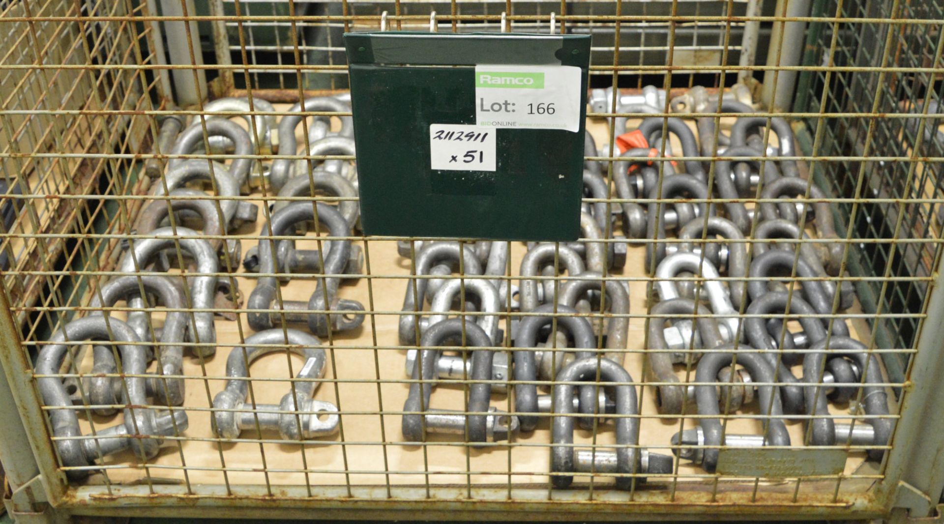 51x Assorted Shackles.