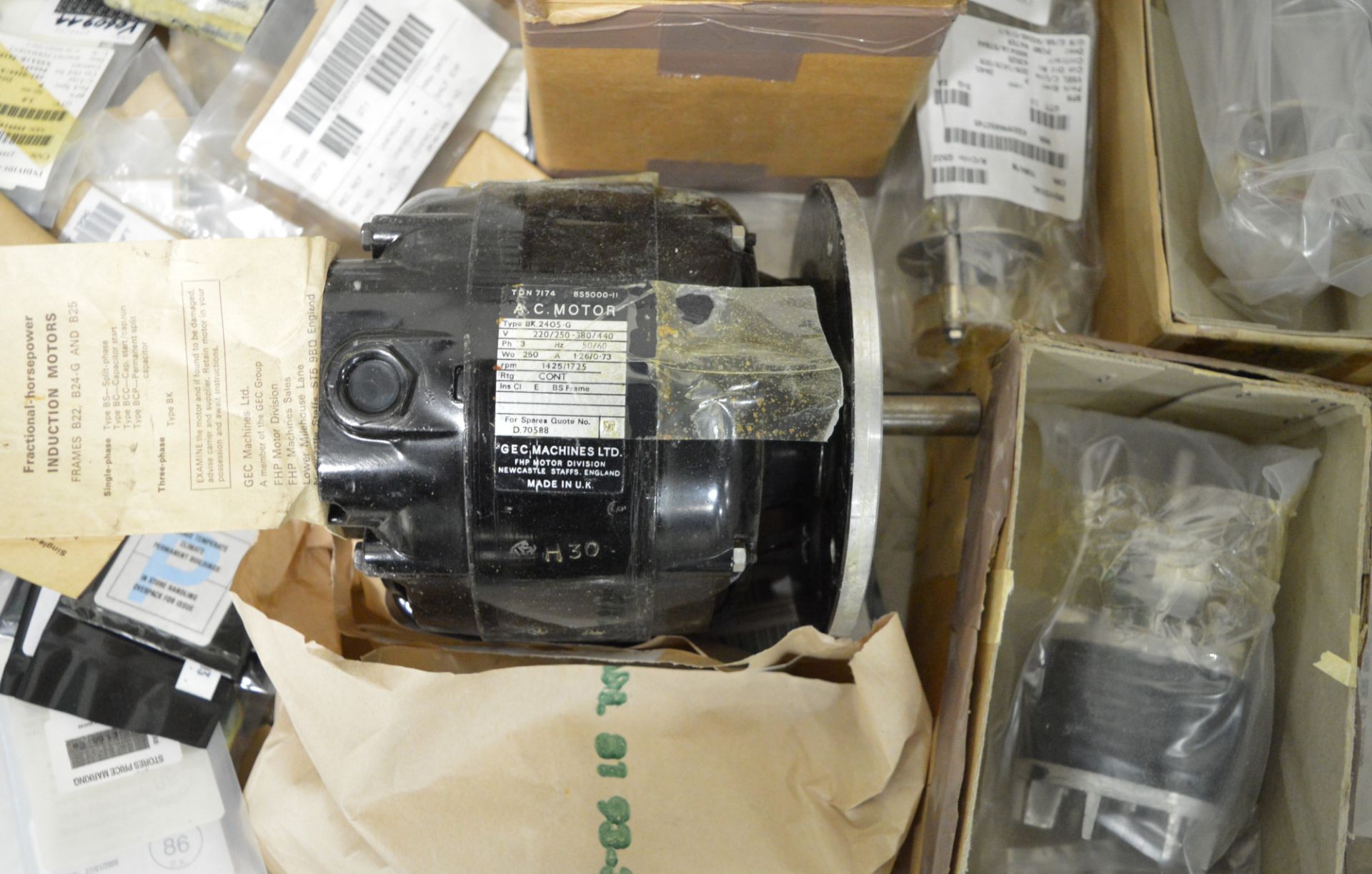 Induction Motor Dual Voltage 250W, Shaft NSN 7320995263698, Chopper NSN H502995268943, Con - Image 4 of 4