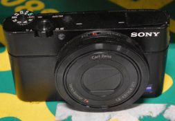 Sony Cybershot DSC-RX100 - Damage to Casing.