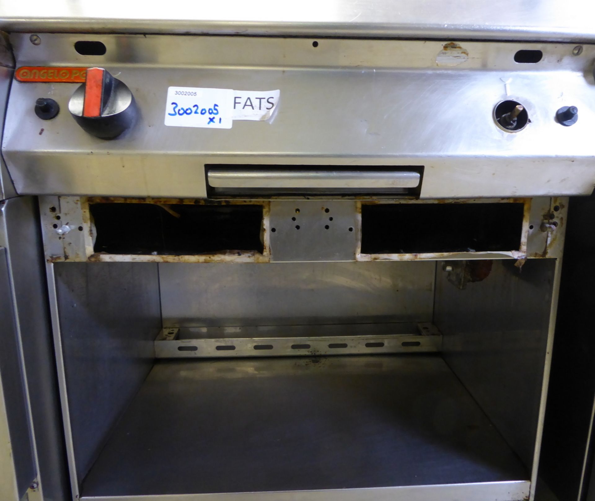 Angelo Po Gas Chargrill 70 x 63 x 102cm (WxDxH) - Please note this is missing 1 knob - Image 4 of 4