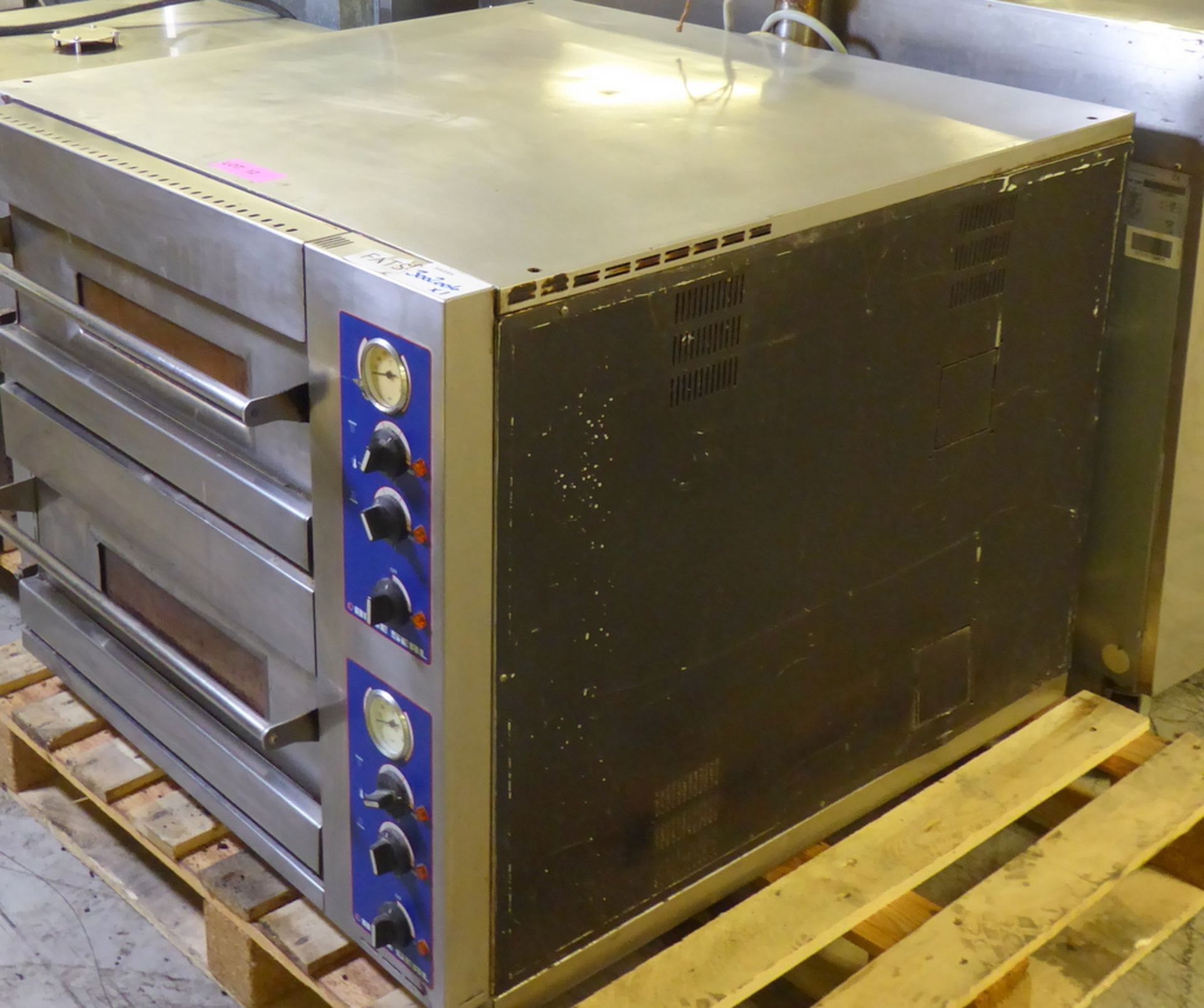 Blue Seal DB8-30 Double Pizza Oven, 8.8kw 230v Mains Wired 95 x 95 x 73cm (WxDxH) - Image 5 of 7