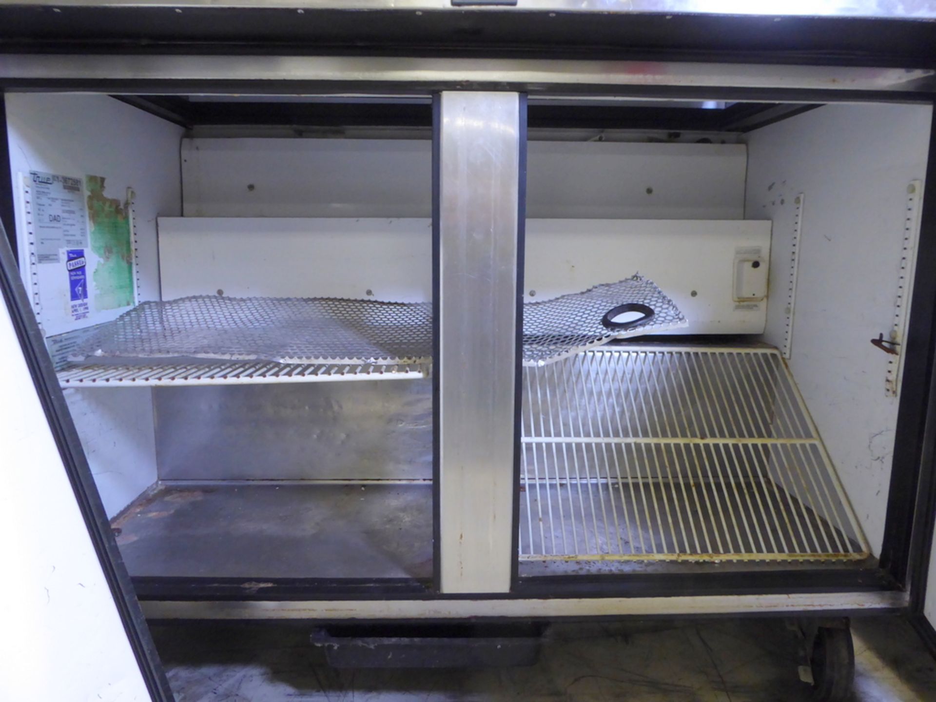 True TSSU-48-12 2 Door 340LTR Salad Prep Counter 240V, 50HZ Single Phase 123 x 76 x 123cm - Image 4 of 6