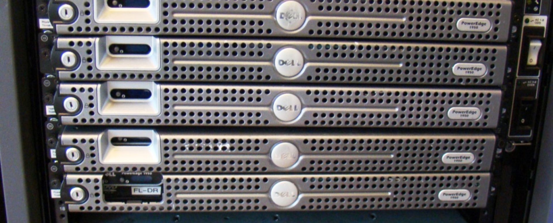 Dell PowerEdge 1950 1U Dell BIOS 2.7.0, Twin Quad 4 Cores Rack Server (2 x Intel Quad Core - Bild 9 aus 10