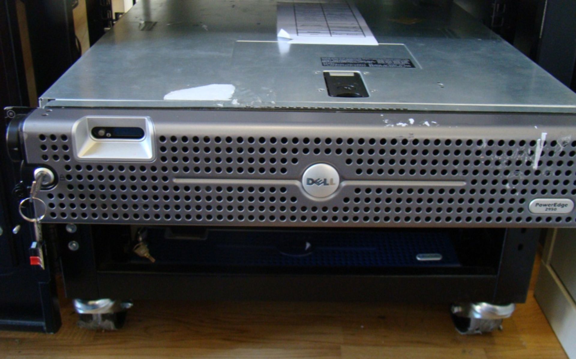 Dell 2950 Poweredge 2 * 3.00Ghz Quad Core 1333Mhz 32GB Memory 667Mhz 1* 132 GB HDD, 1 * 27 - Image 2 of 9