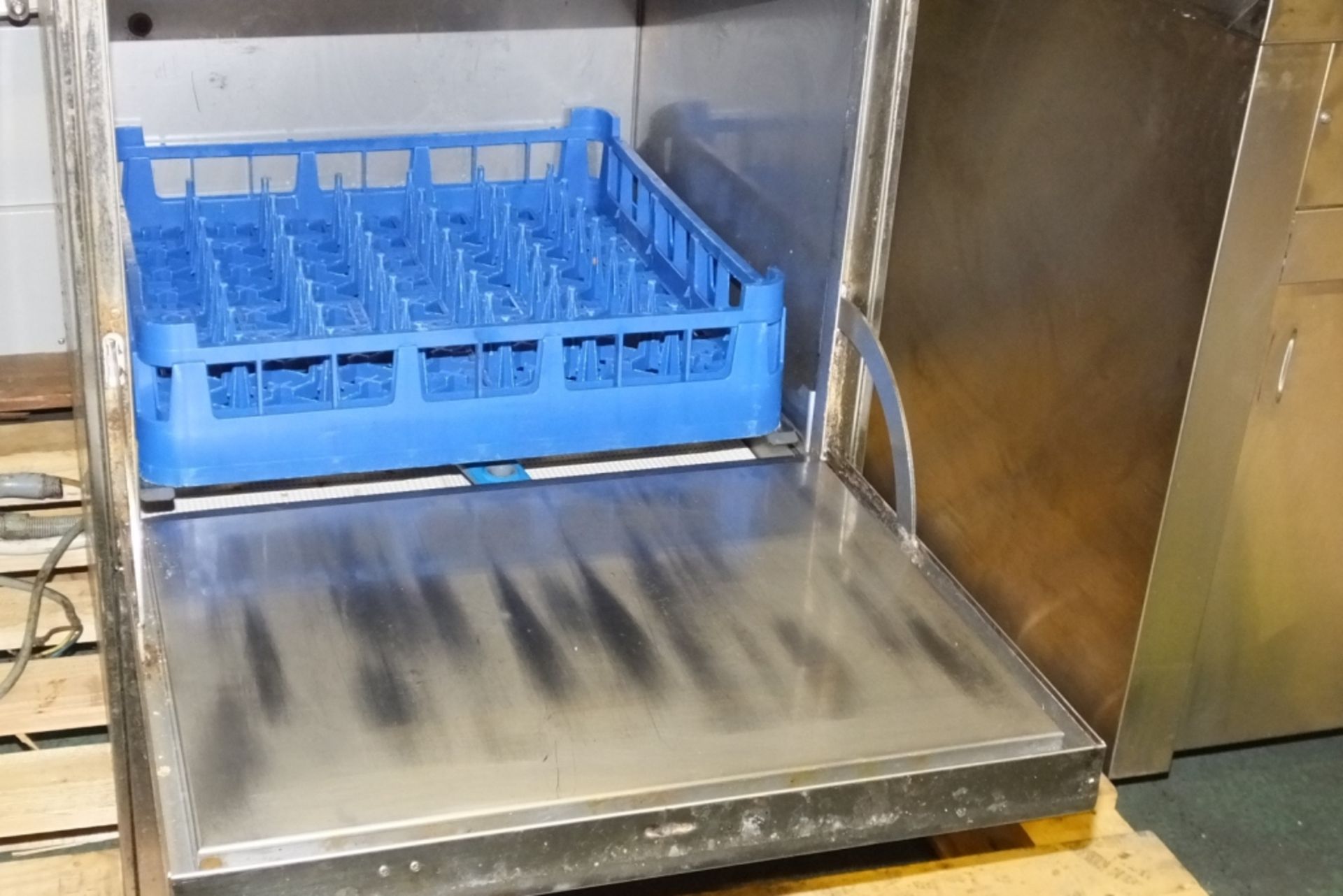 Class EQ DUO 750 under counter glass washer - Image 4 of 4