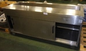 Heated counter unit with under cupboard