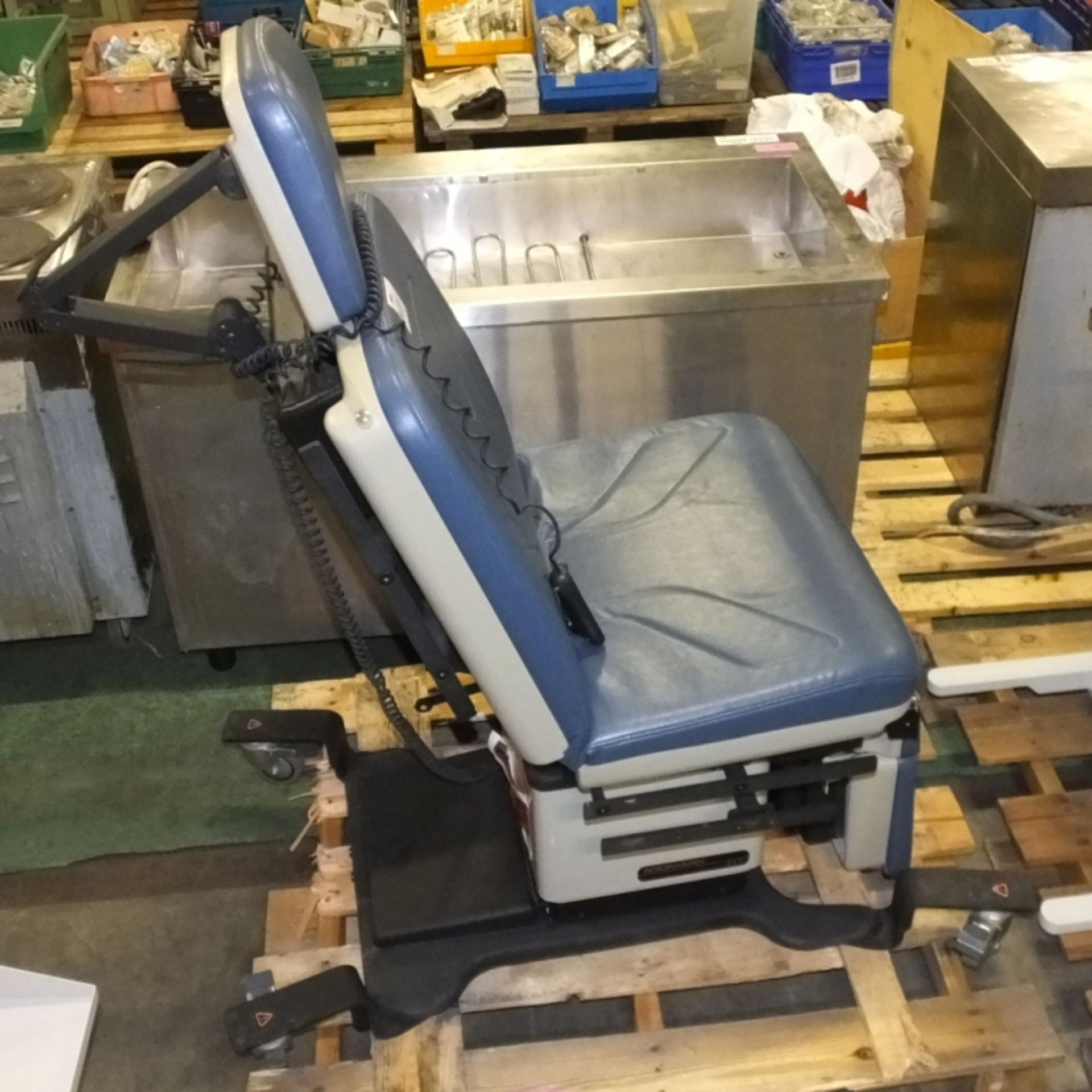 Midmark 411-404 medical examination chair