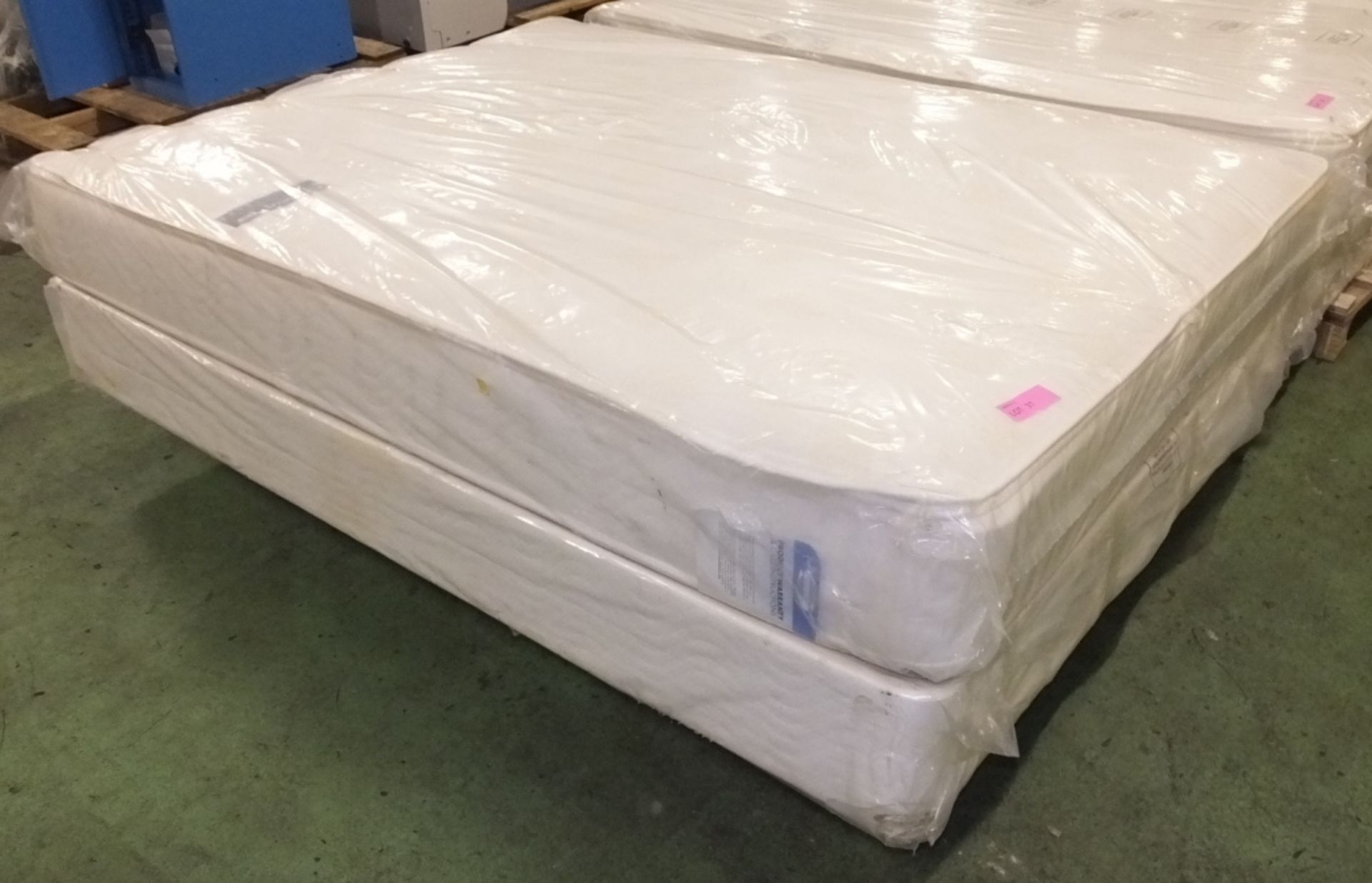 Simmons Healthsmart Bed base & Mattress