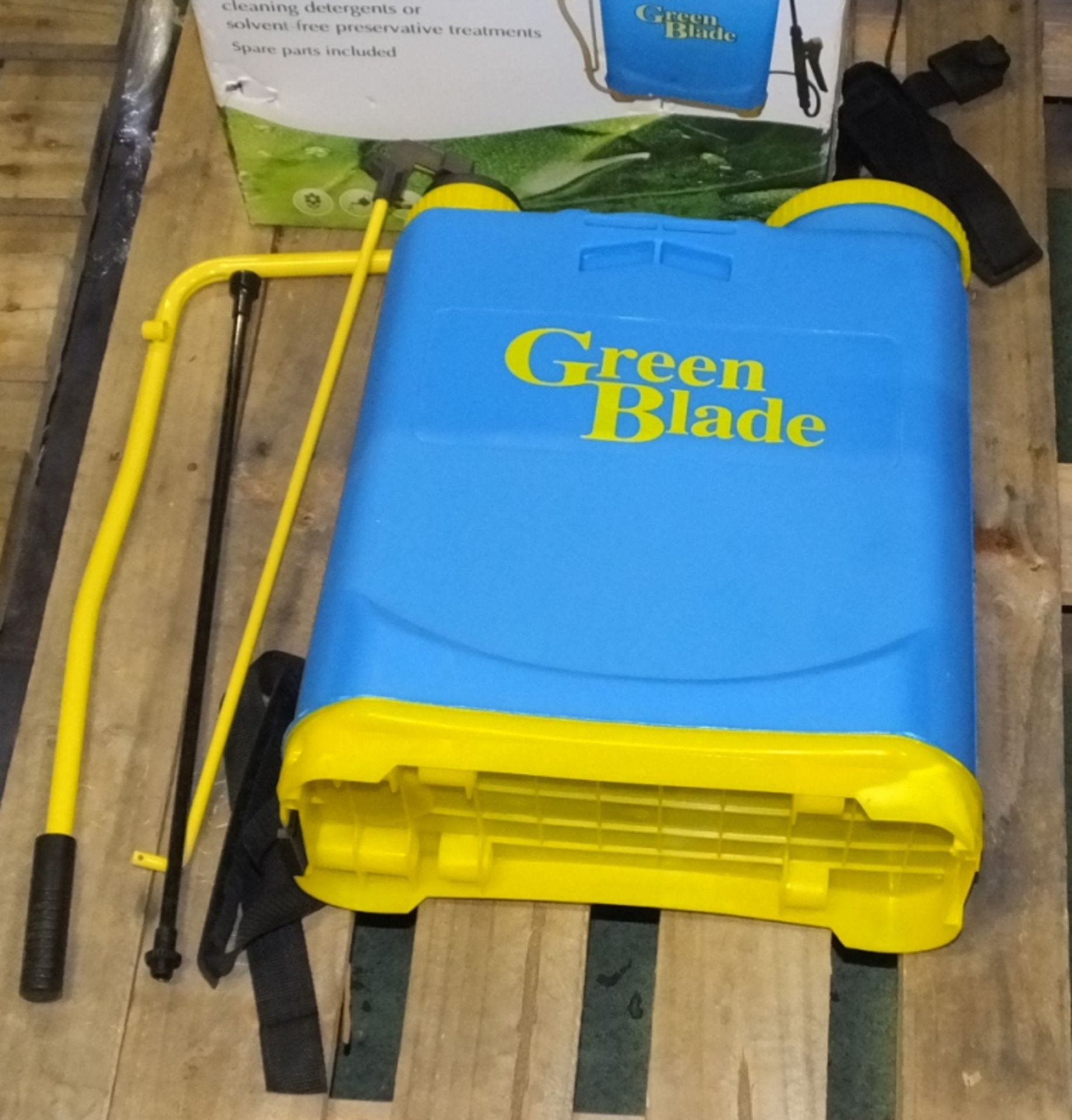 Green Blade 20 Litre Knapsack Sprayer with spares - Image 2 of 2