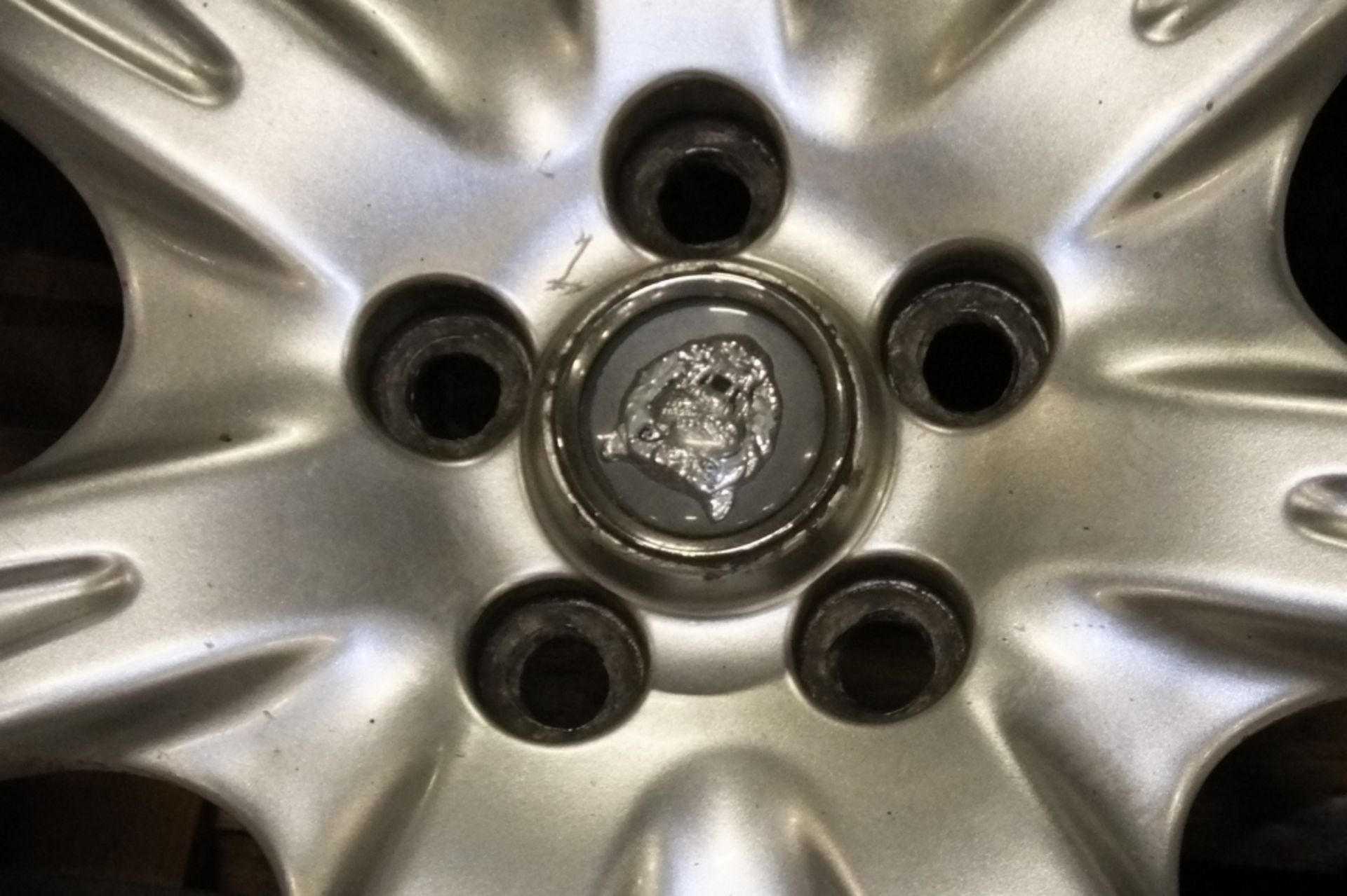 4 Jaguar 225/55 R16 alloy wheels with Jaguar centre - Image 3 of 3