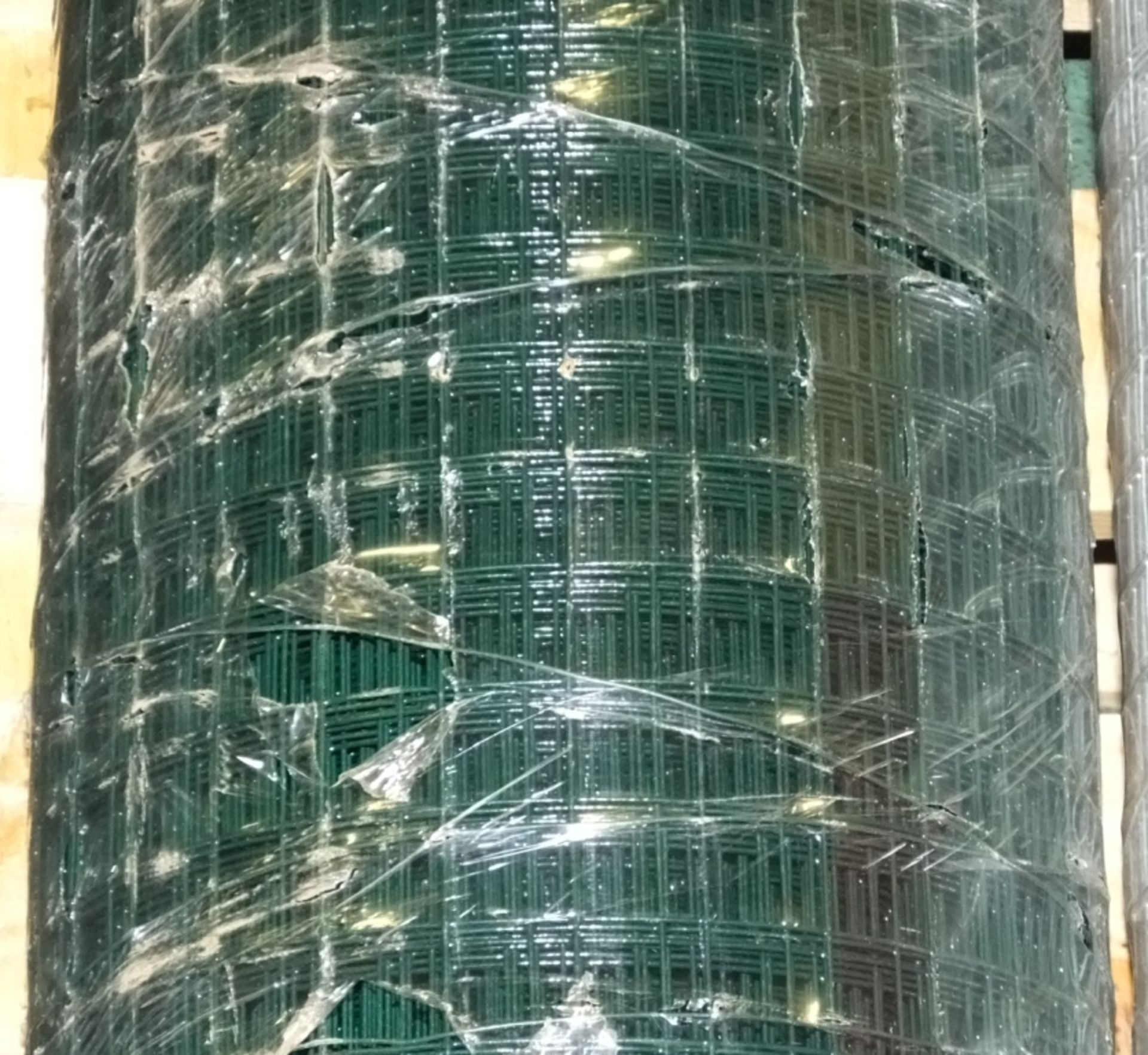 Easy Gardening PVC Coated Welded Mesh (Green) - 1" x 1" - 36" x 30M - Image 3 of 3