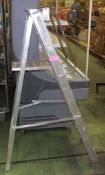 3 step & platform ladders