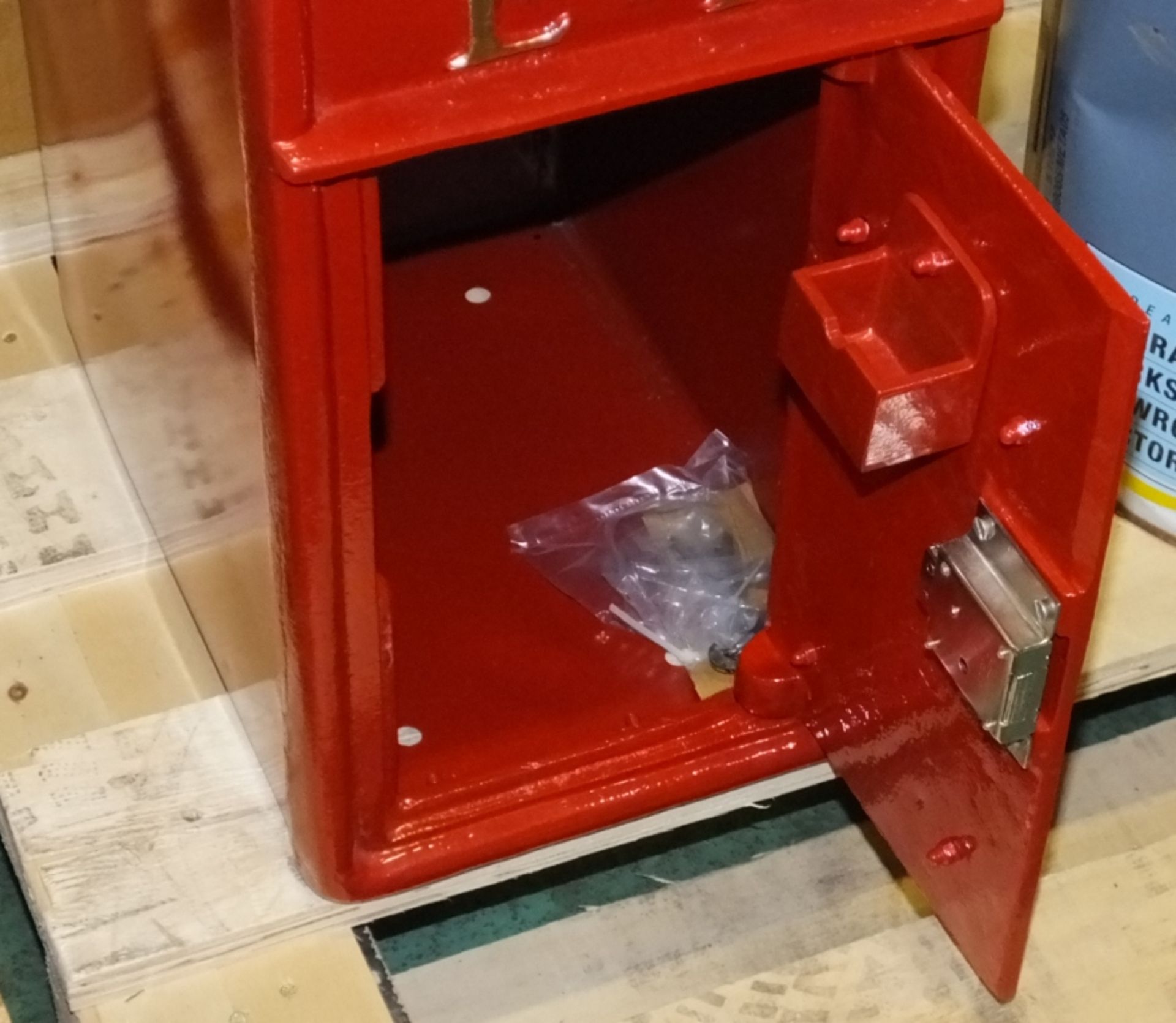 Postbox "Red" - lockable with keys - Image 4 of 4