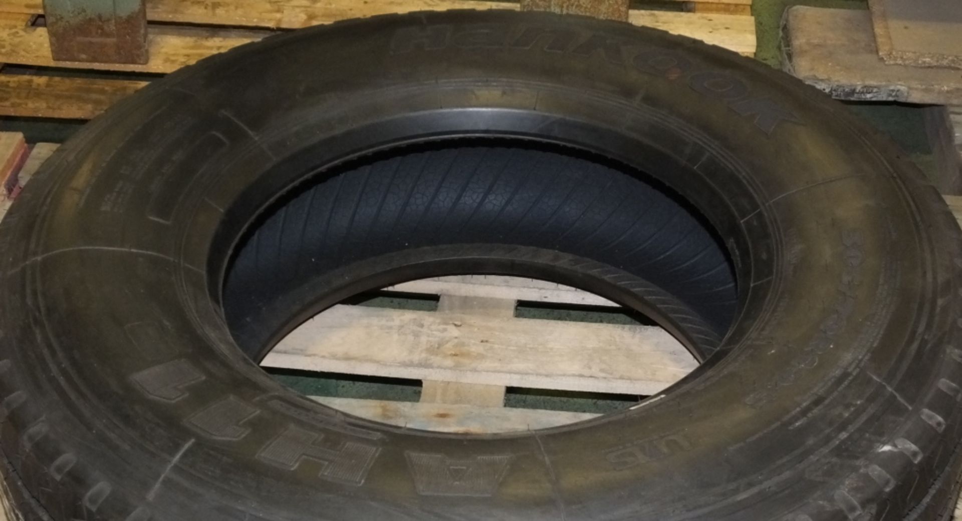 Hankook AH11 305/70R19.5 tyre (new & unused) - Image 7 of 7