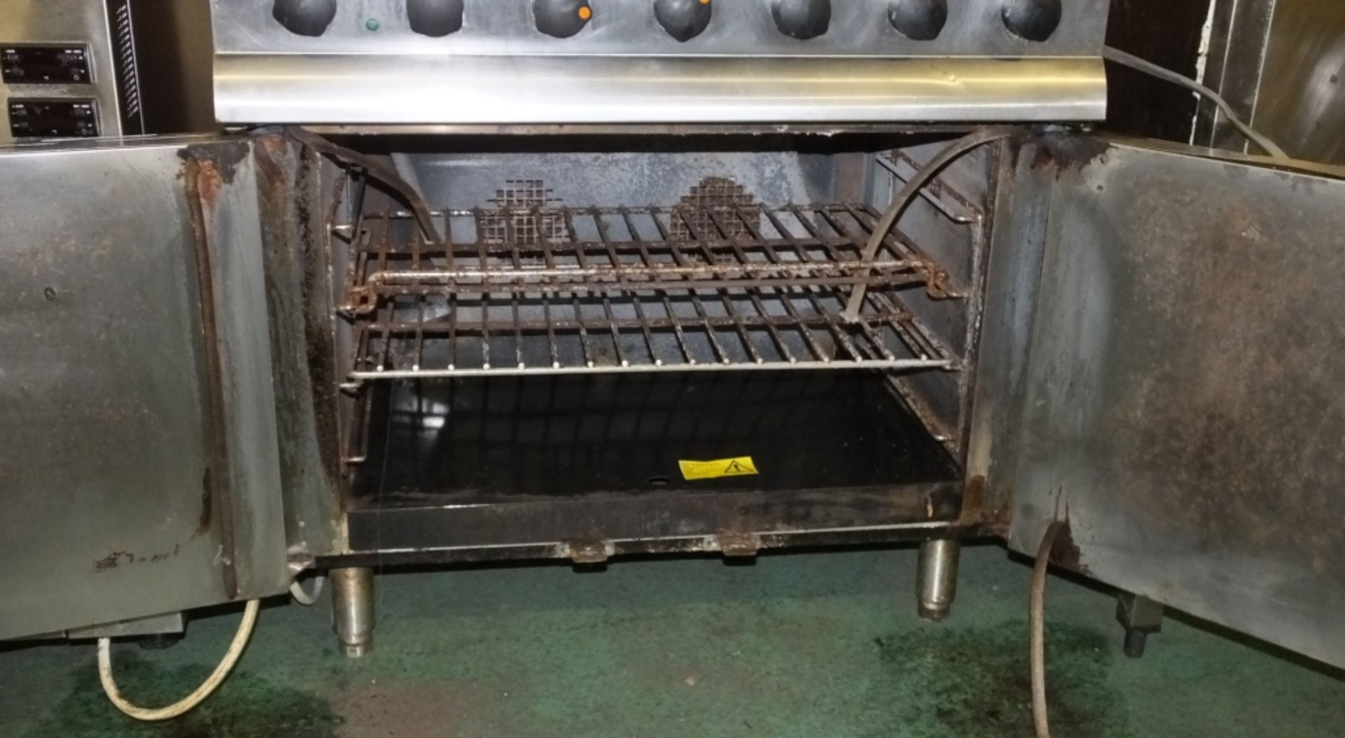 Lincat 6 burner cooker (as spares or repairs) - Image 3 of 3