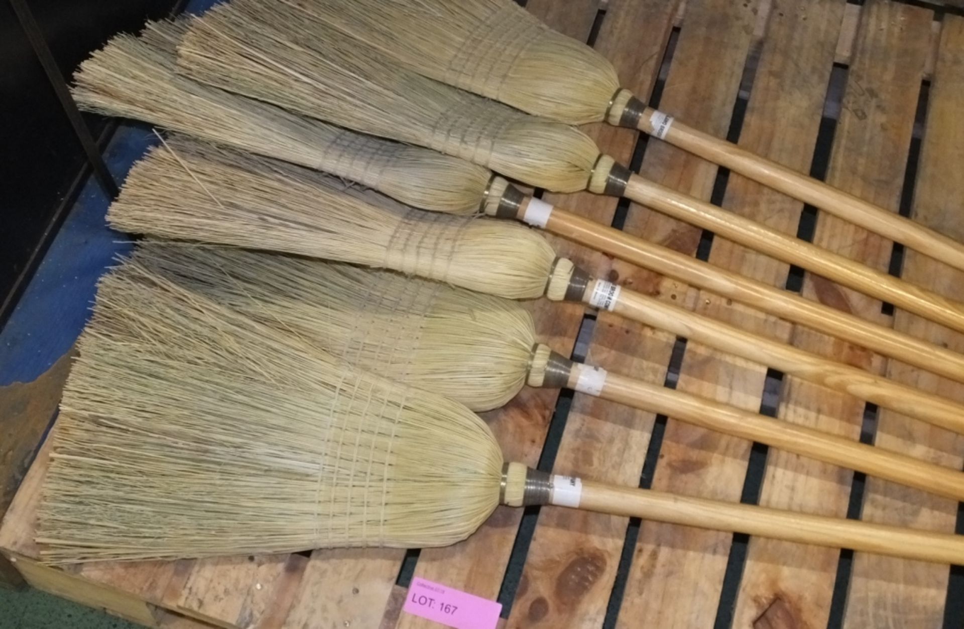 6x Sweeping up brushes - Image 2 of 2