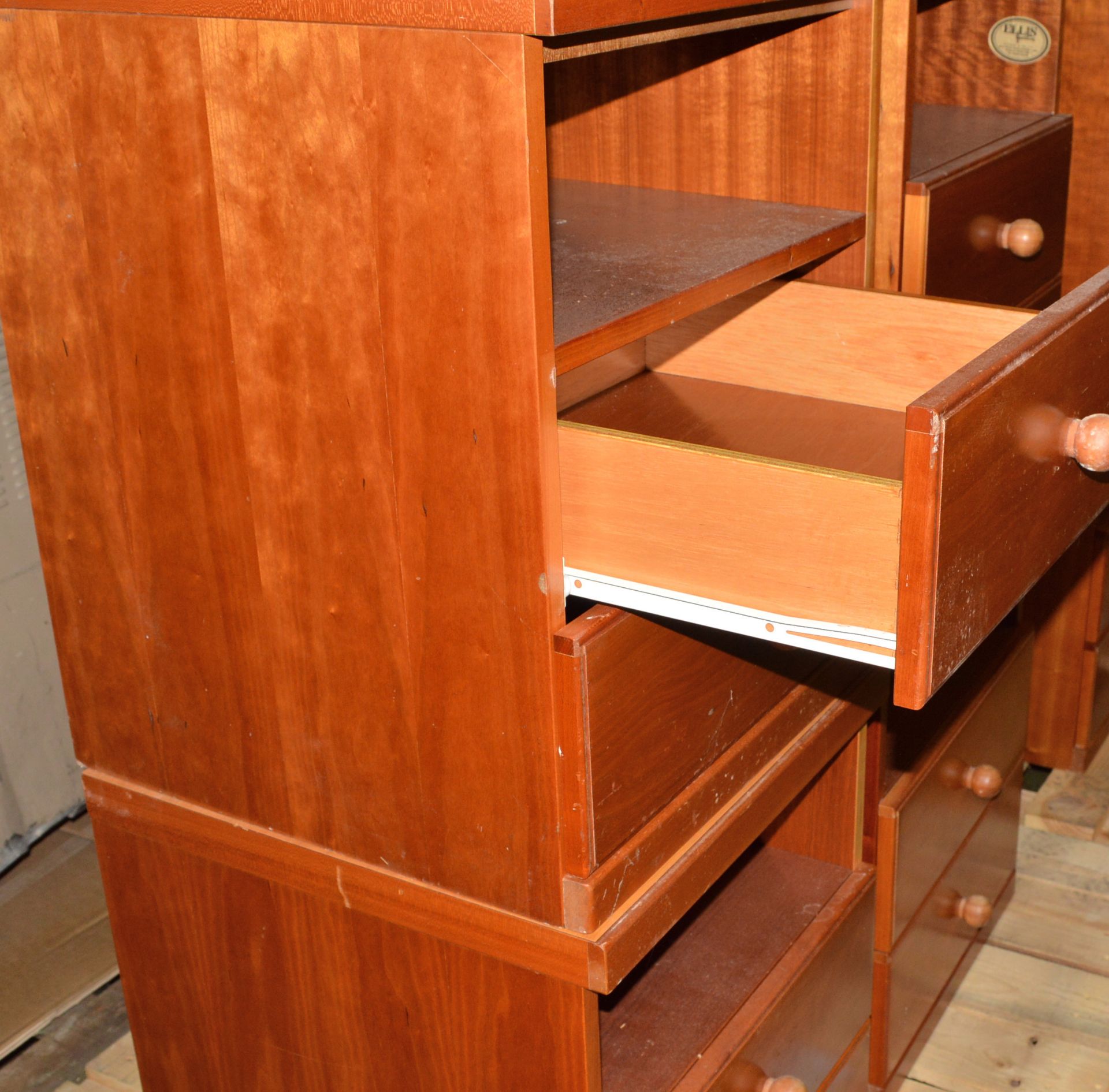 4x Bedside Cabinets - Cherry. - Bild 2 aus 2