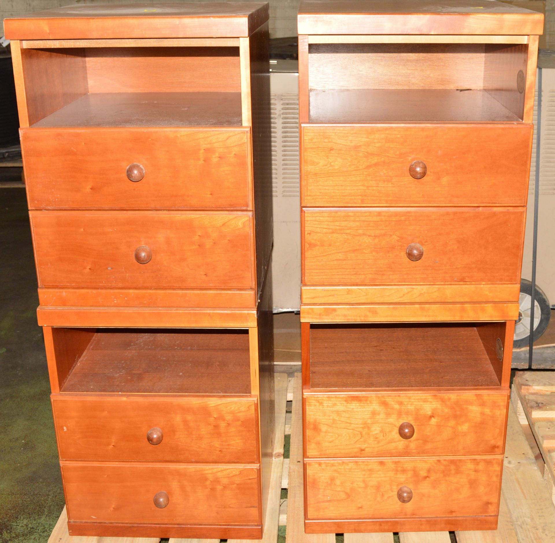 4x Bedside Cabinets - Cherry.