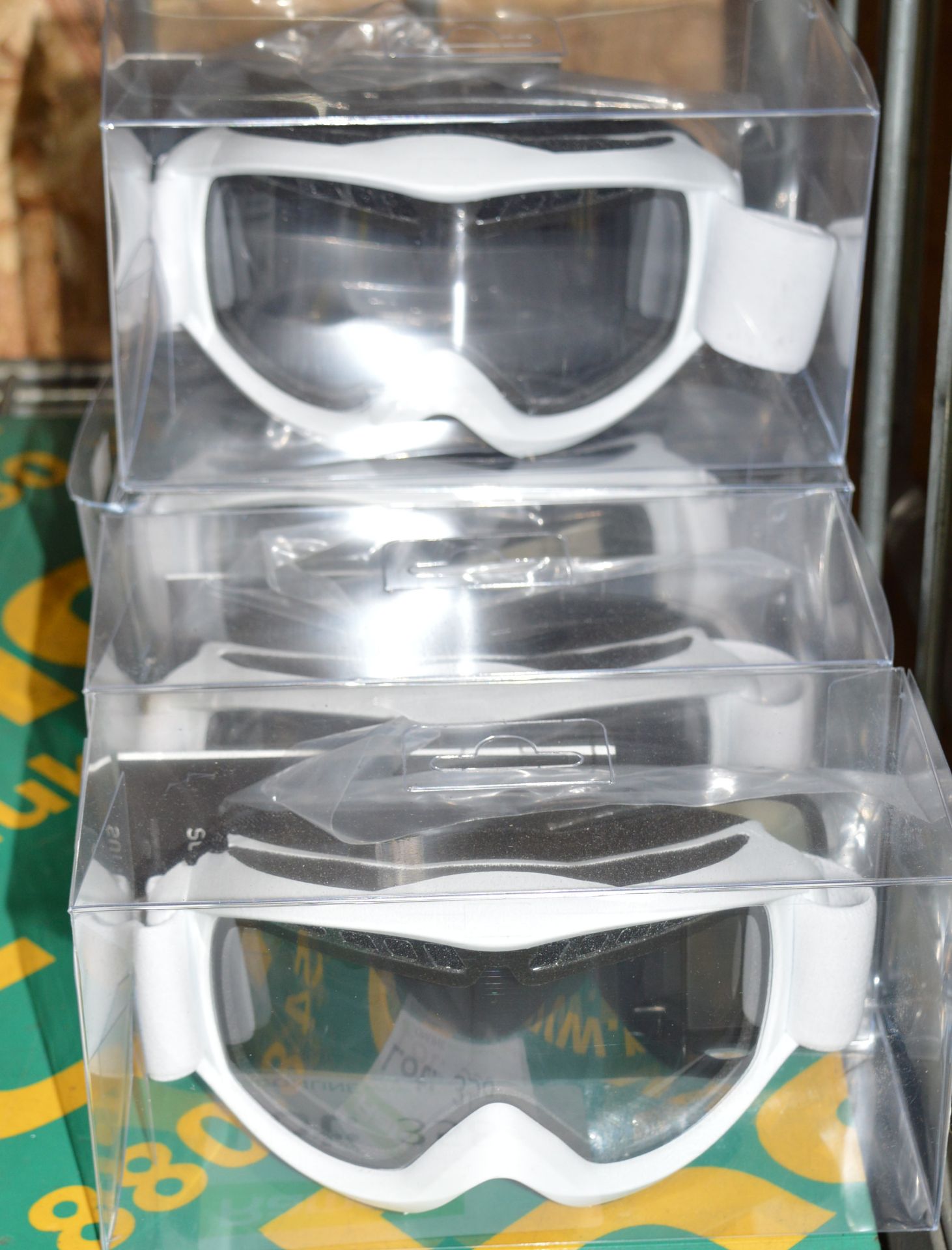 4x Snow Goggles.