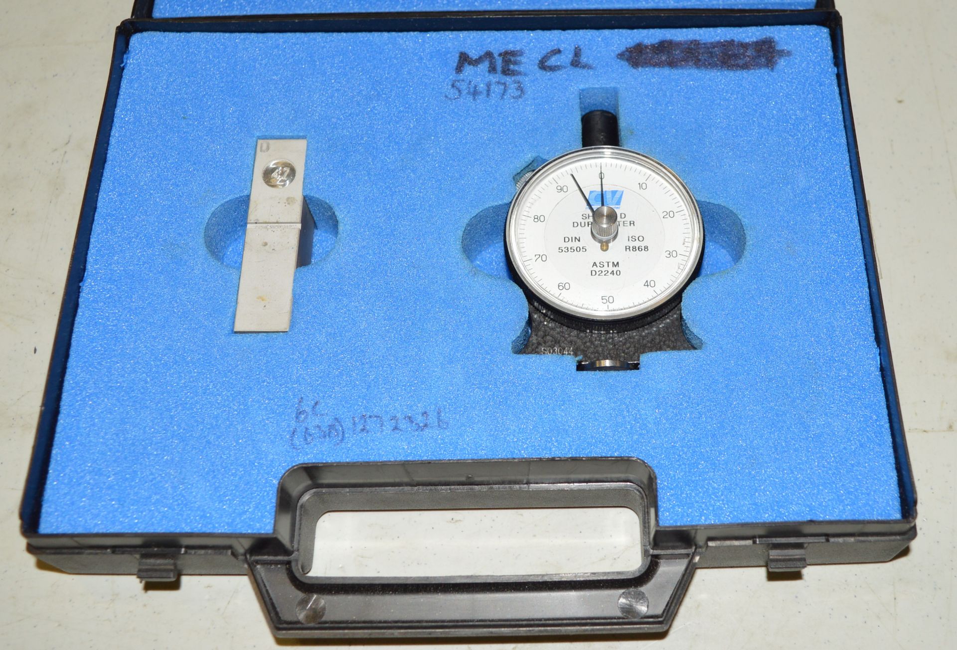 Micr4ometer Depth Gauge, M & W. Durometer Scale Hardness Tester,CV. - Image 2 of 3