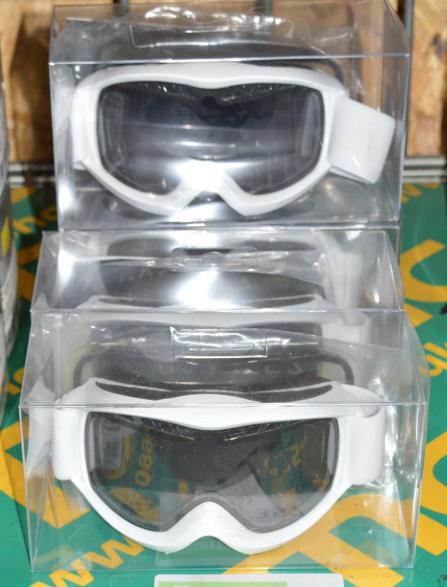 4x Snow Goggles.