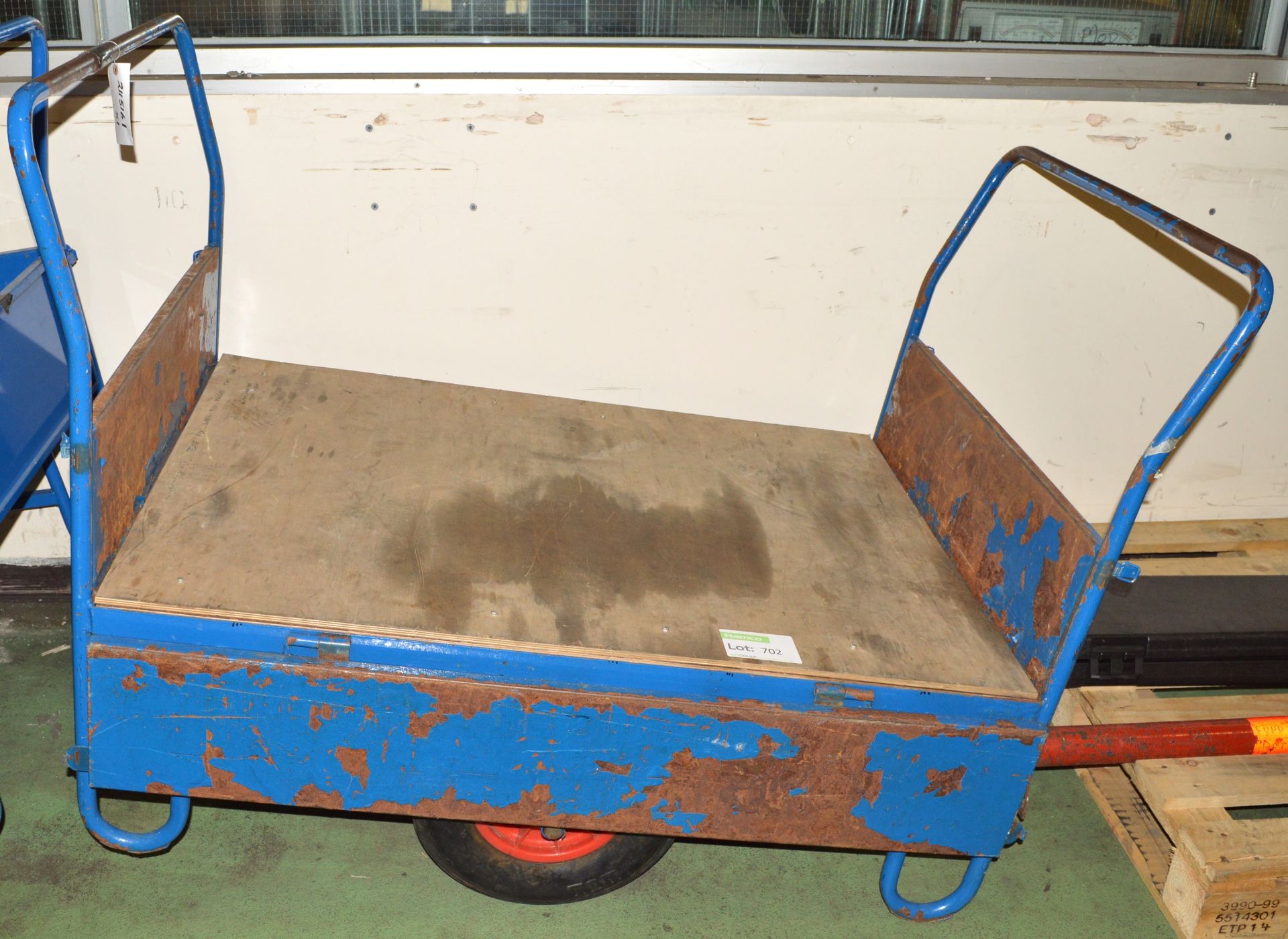 Cart 128x85x109cm.