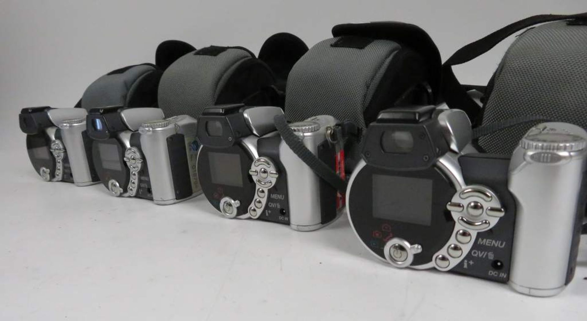 4x Minolta Dimage Z1 3.2 Megapixel Camera In Cases - Bild 4 aus 4