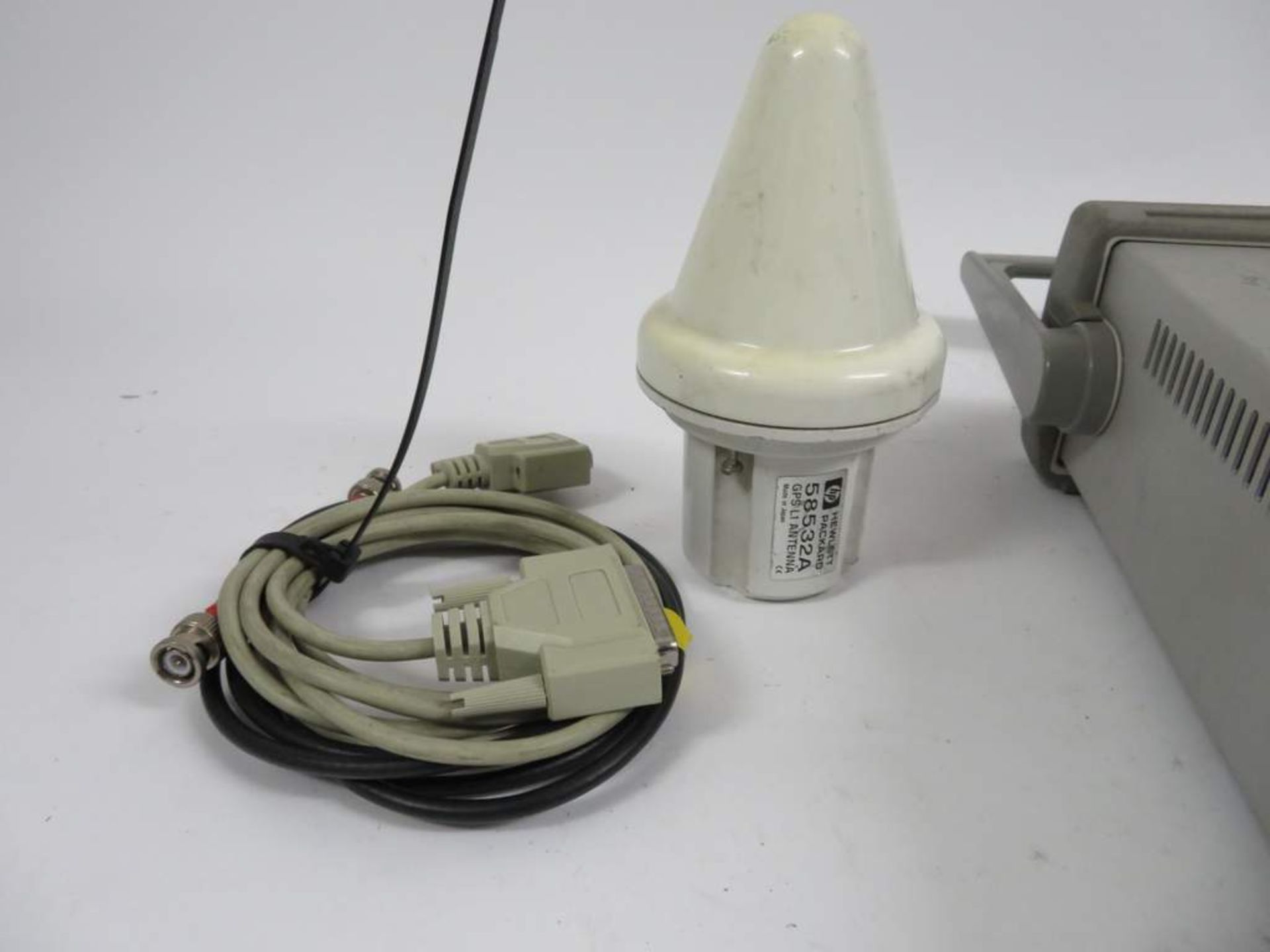 Hewlett Packard 58532A GPS L1 Antenna & HP 58503B GPS time and frequency reference receiver - Bild 4 aus 5