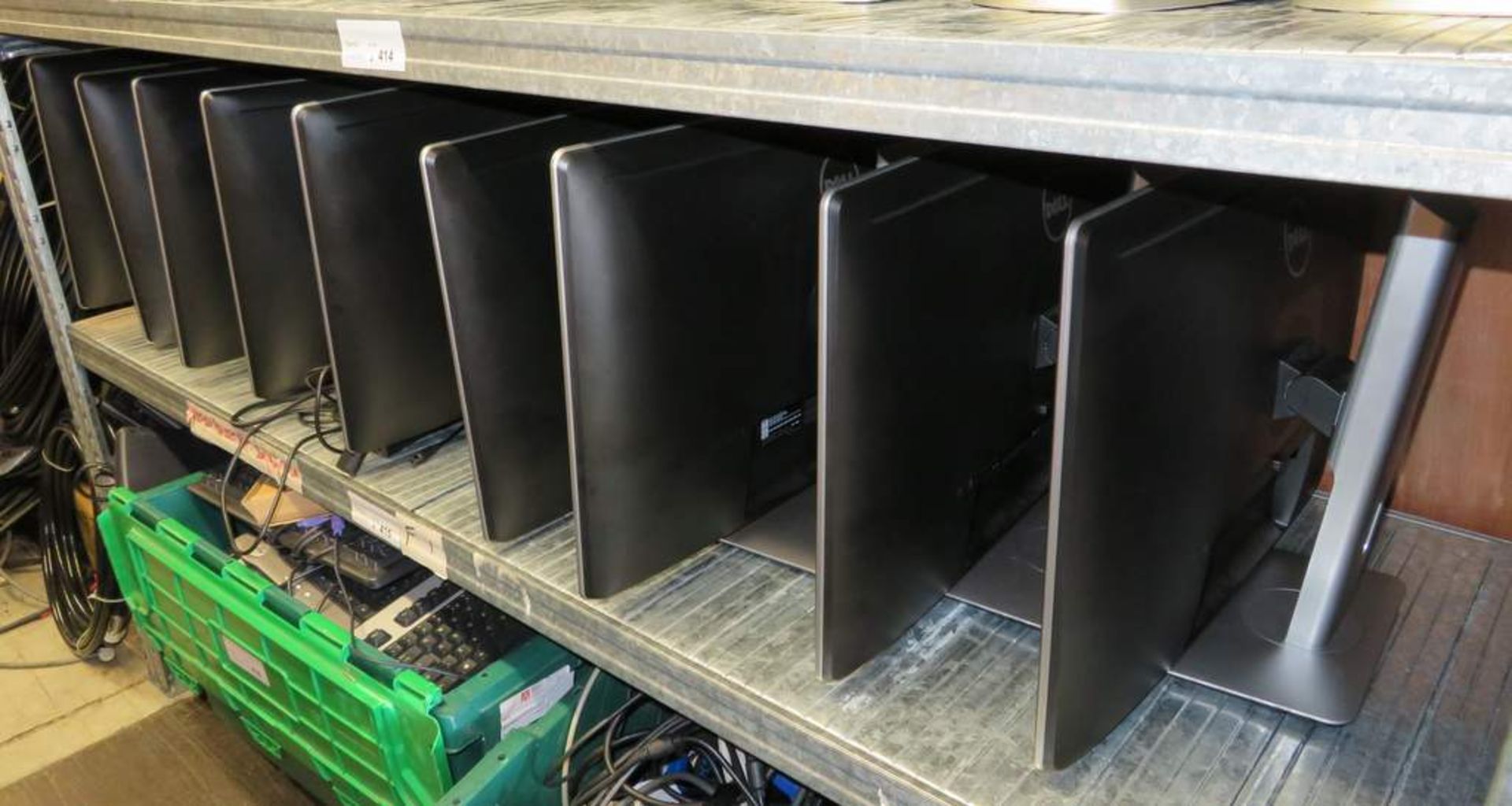 9x Various Desktop Monitors - Dell