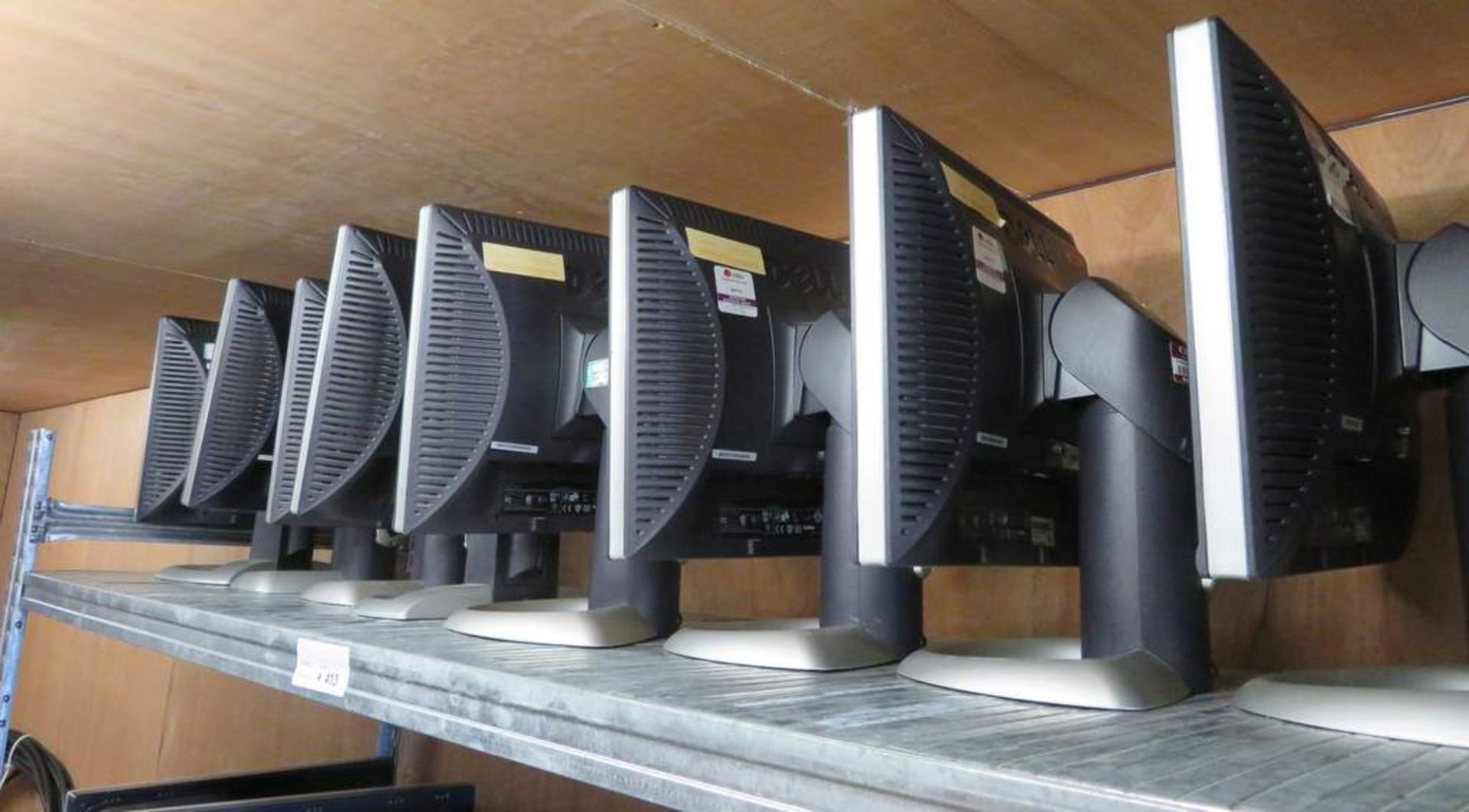 8x Various Desktop Monitors - Dell