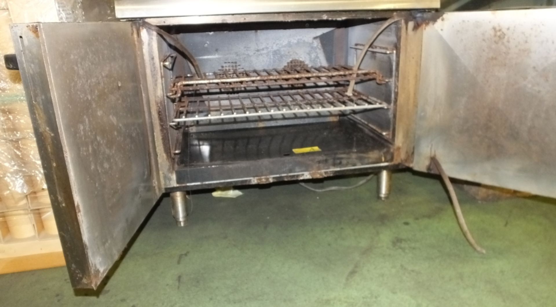Lincat 6 burner cooker (as spares or repairs) - Image 4 of 4