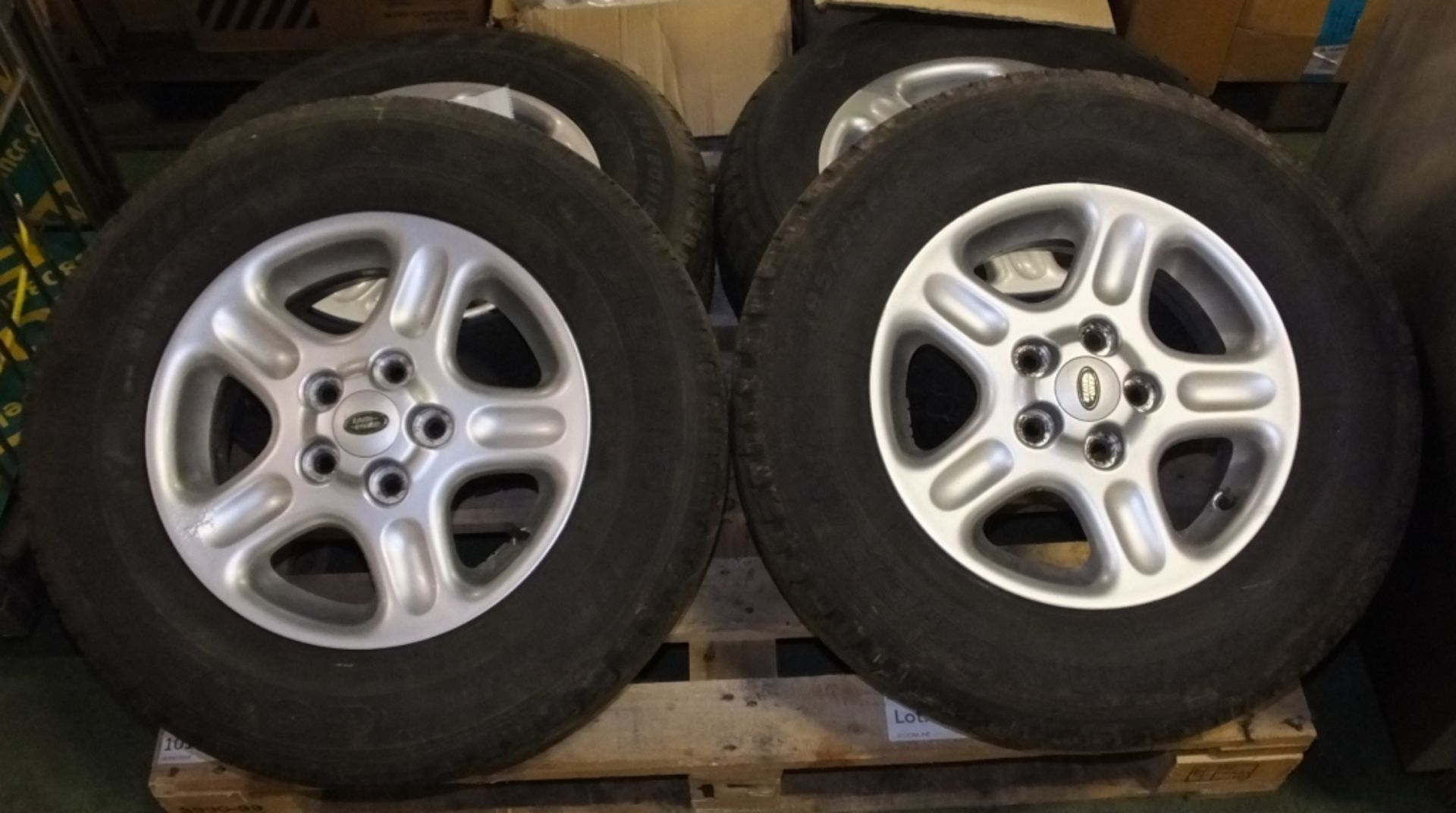 4x Land Rover Freelander wheels and Wrangler HP tyres