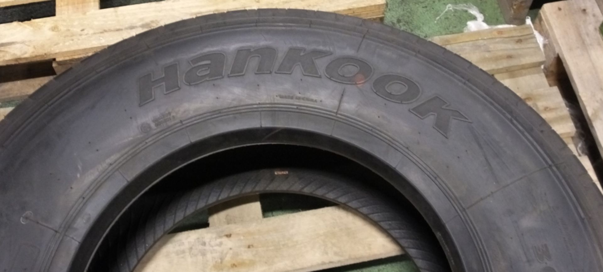Hankook AH11 305/70R19.5 tyre (new & unused) - Image 2 of 7