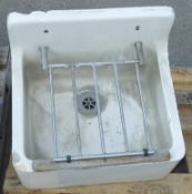 Wall Mountable sink & grate