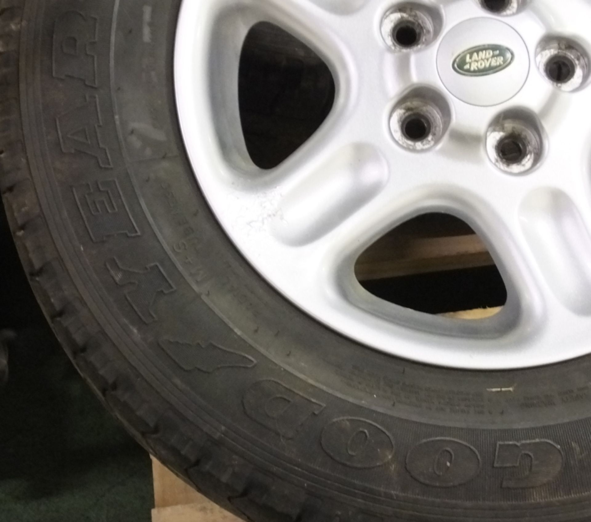 4x Land Rover Freelander wheels and Wrangler HP tyres - Image 4 of 6