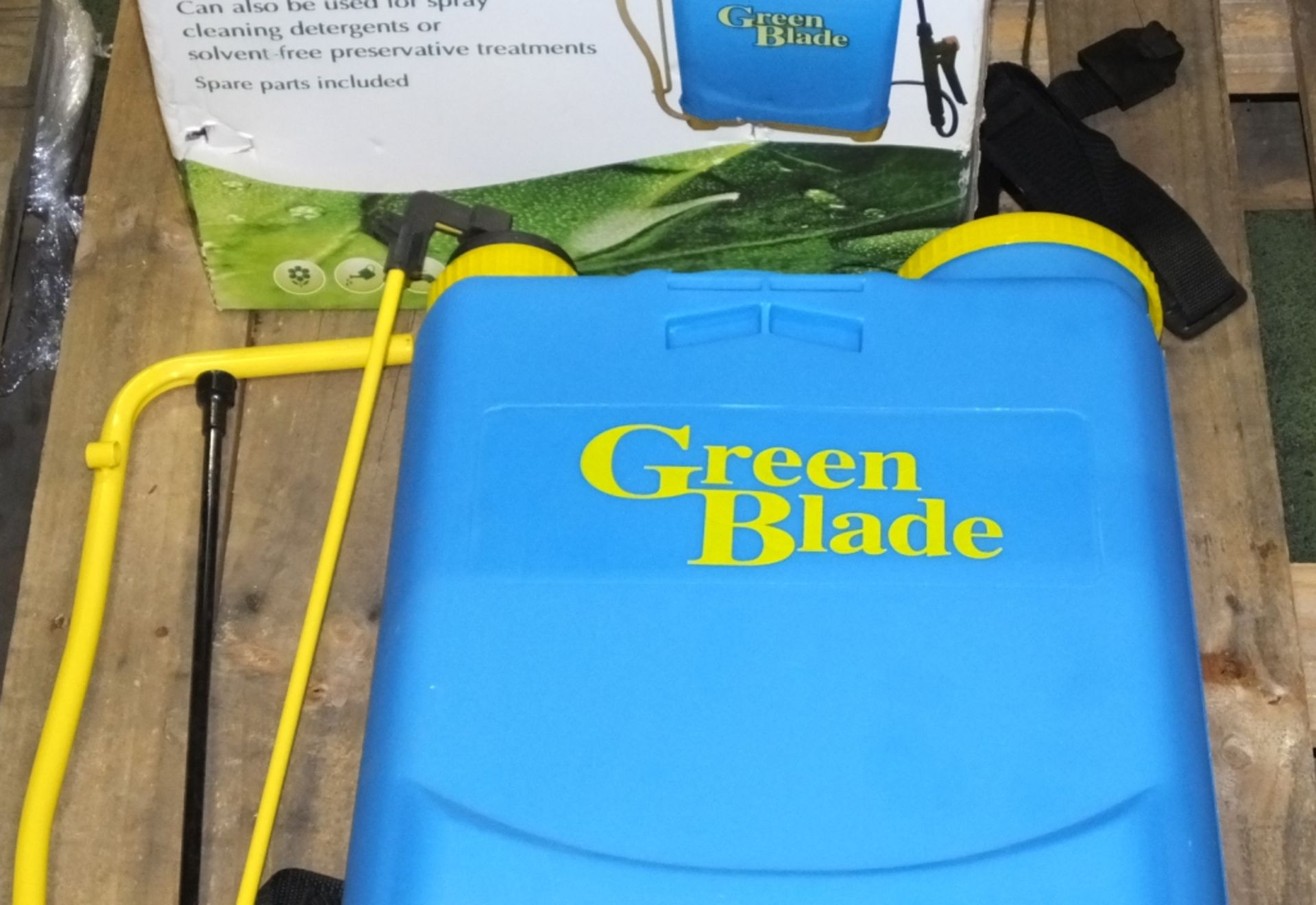 Green Blade 20 Litre Knapsack Sprayer with spares - Image 2 of 4