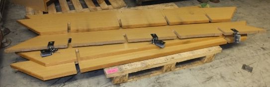 Shop display rack uprights