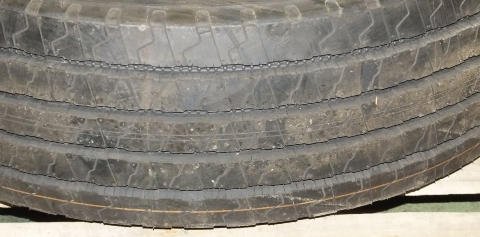 Hankook AH11 305/70R19.5 tyre (new & unused) - Image 6 of 7