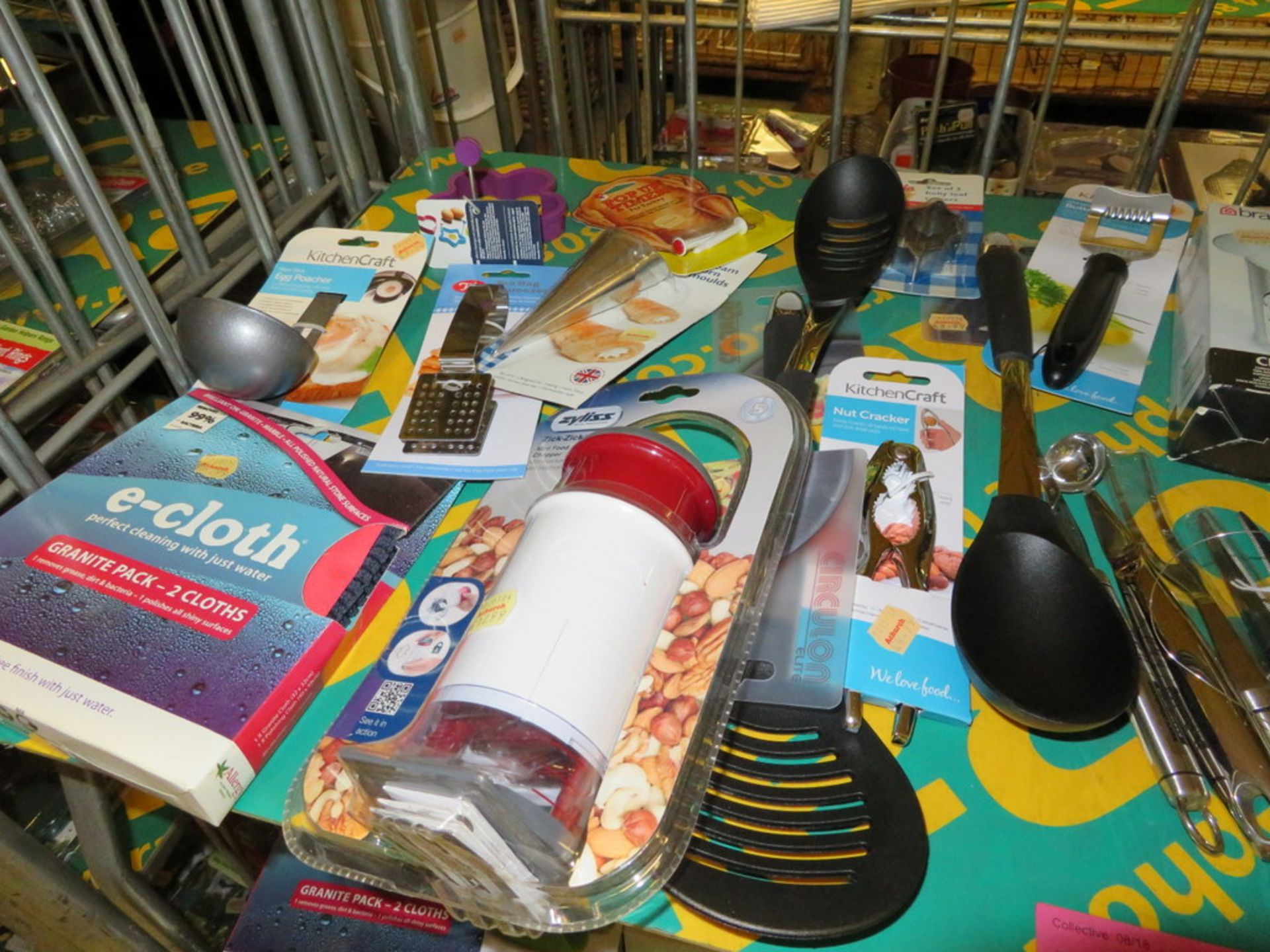 Kitchen utensils - chopper, egg poacher, e-cloths, melon baller - Image 3 of 3