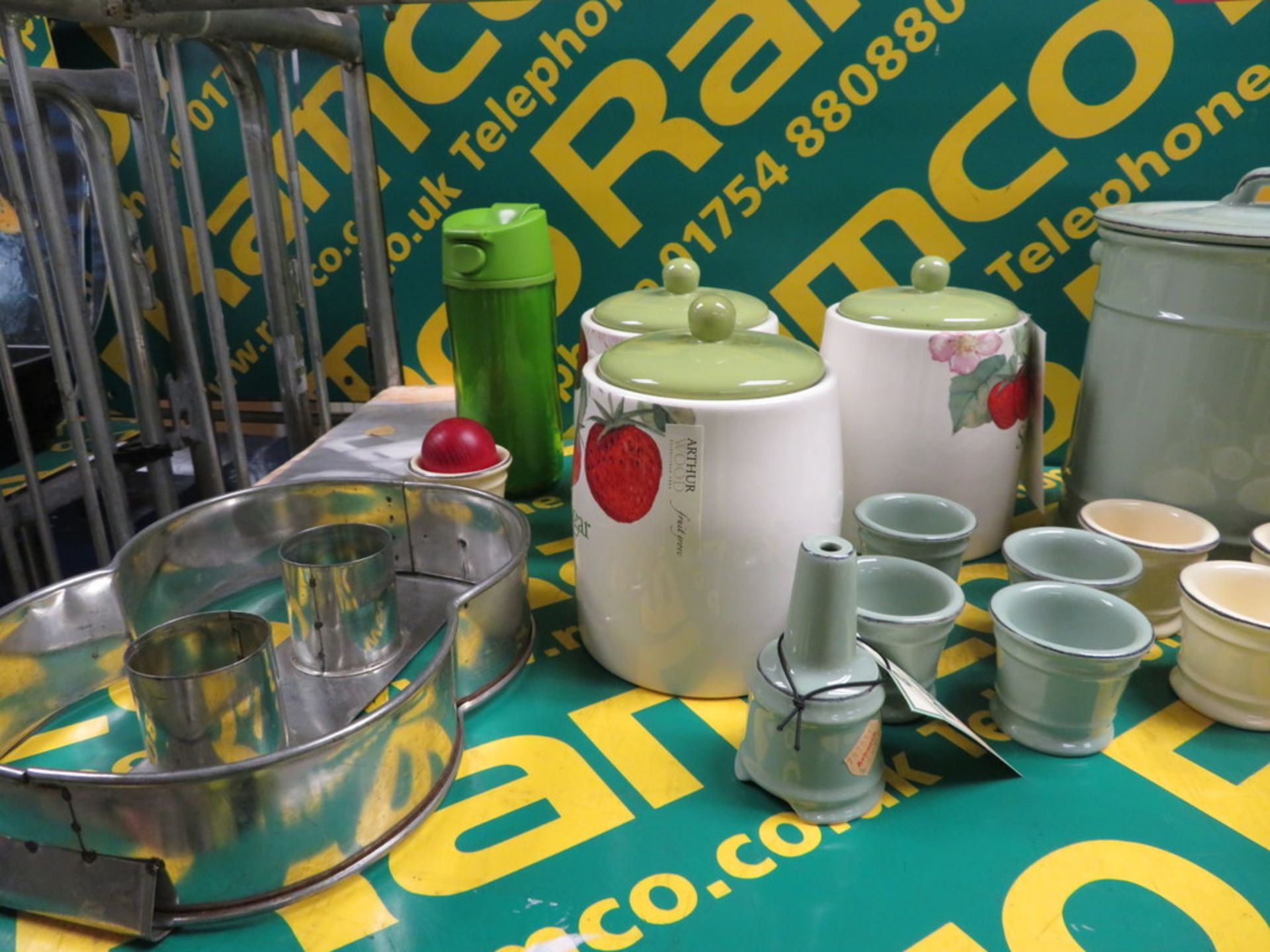 Storage containers, egg cups, drinks bottle, Eco can crusher - Image 3 of 3