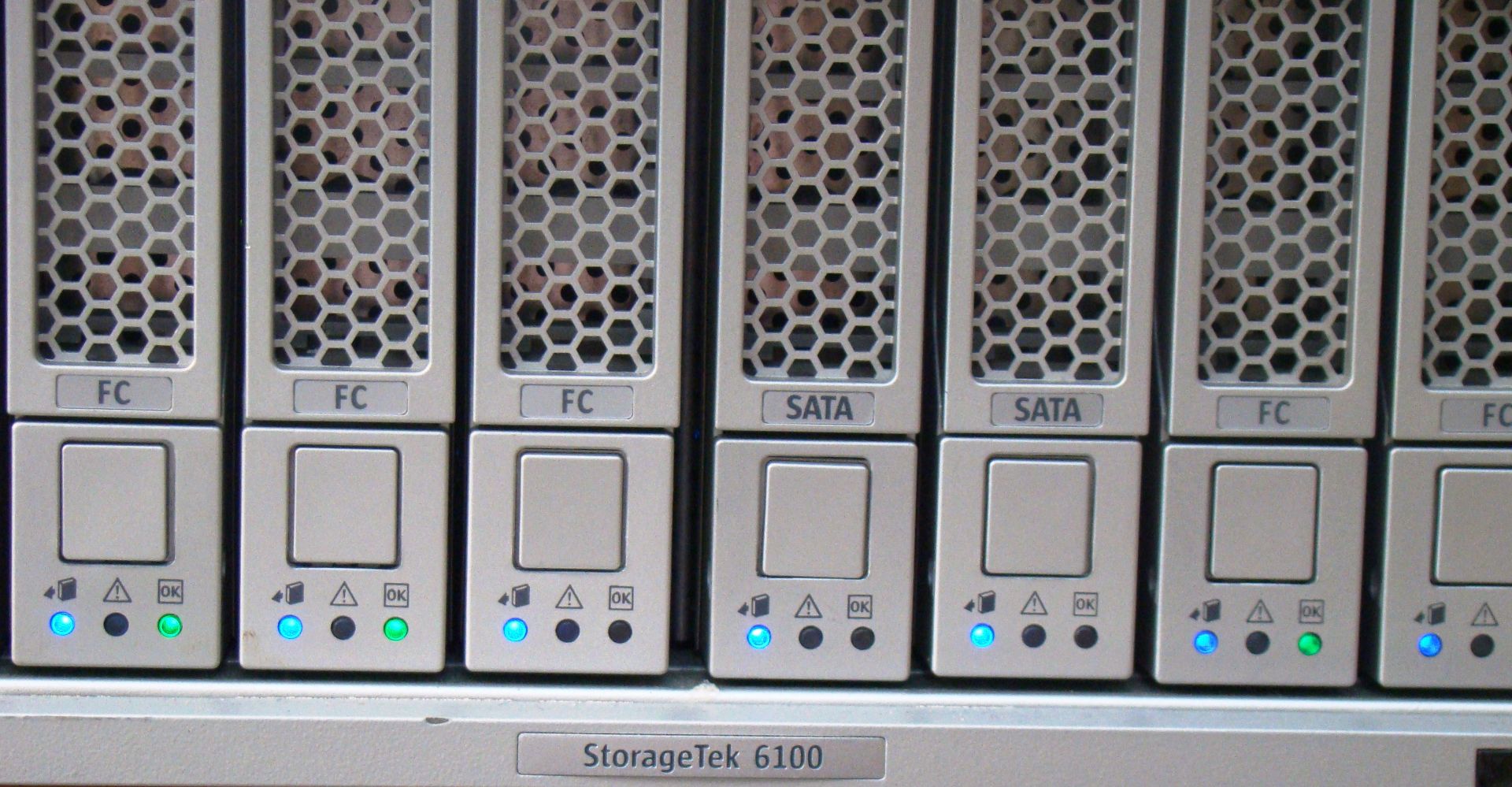 STorageTek 6140-CU-2GB/4PT Array - 16 bays and 8x 300GB Sun Fibre Channel 540-6550-XTC-FC1 - Image 6 of 8