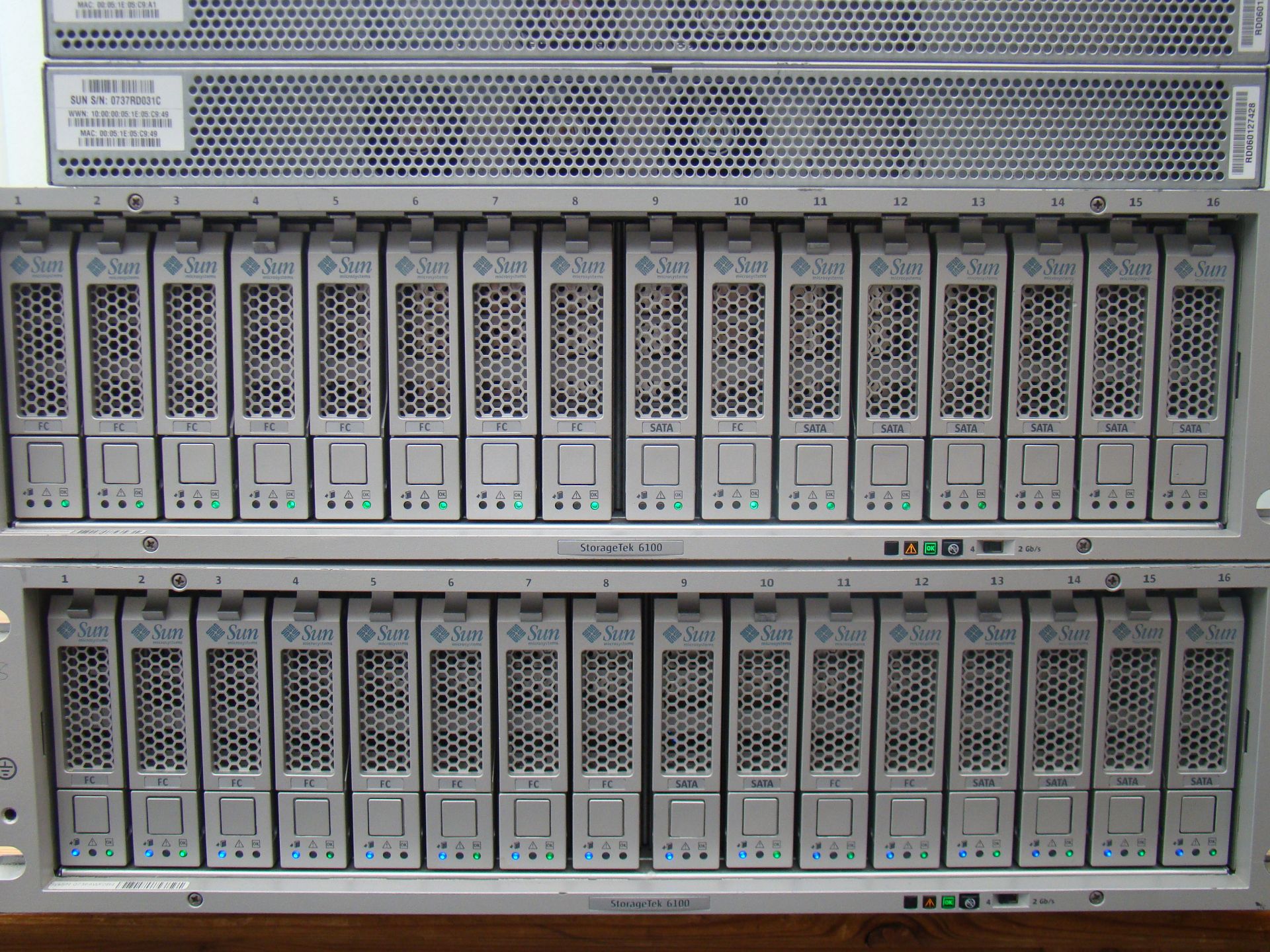 STorageTek 6140-CU-2GB/4PT Array - 16 bays and 12x 300GB Sun Fibre Channel 540-6550-XTC-FC