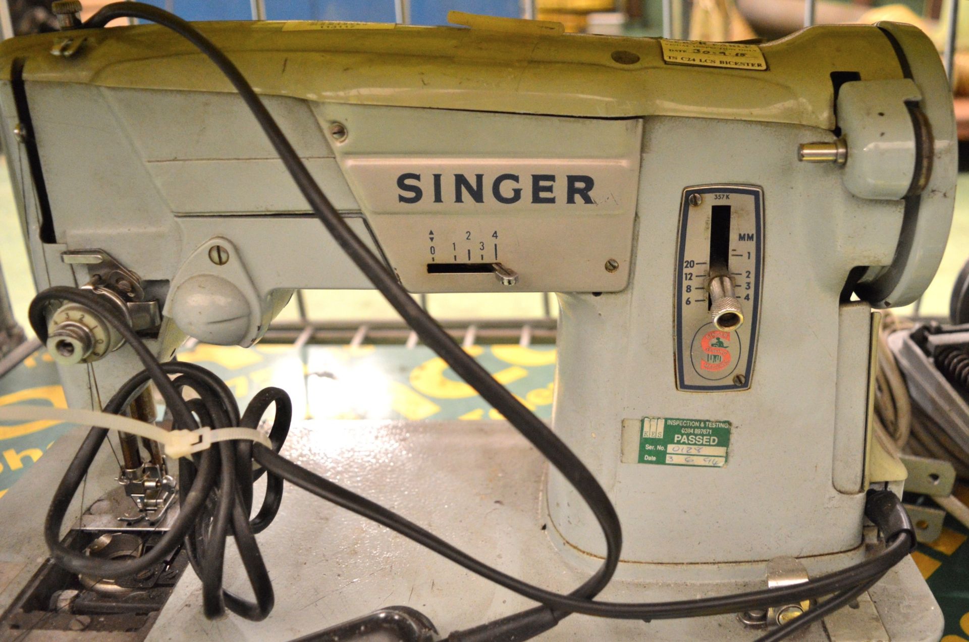 Singer Sewing Machine. - Image 2 of 2