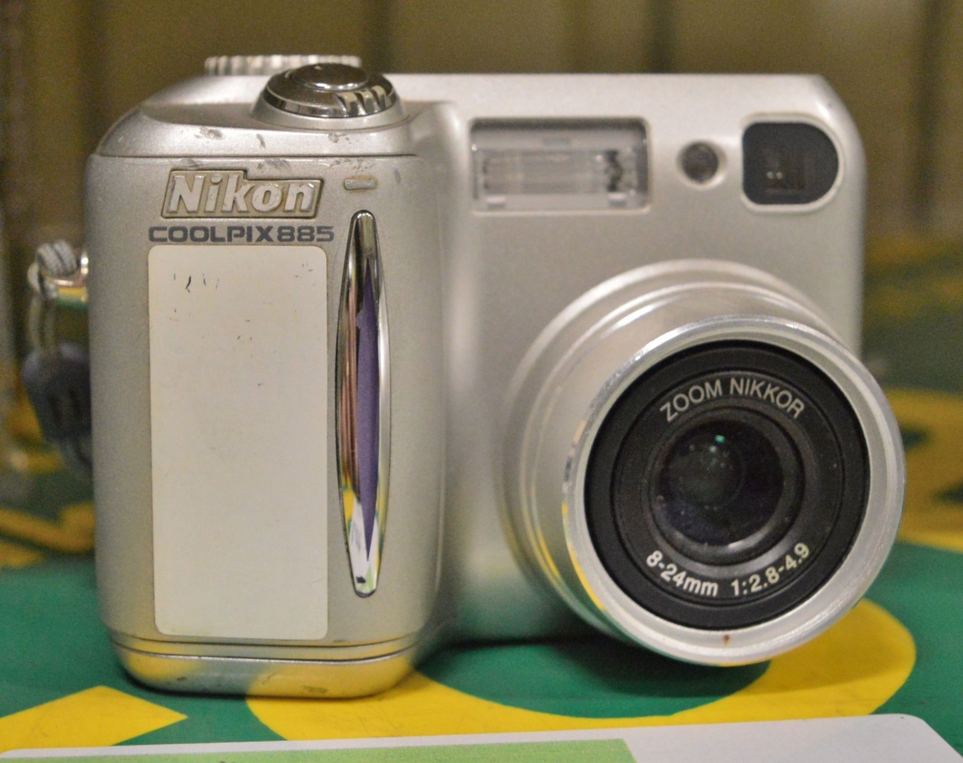 Nikon 885 Digital Camera